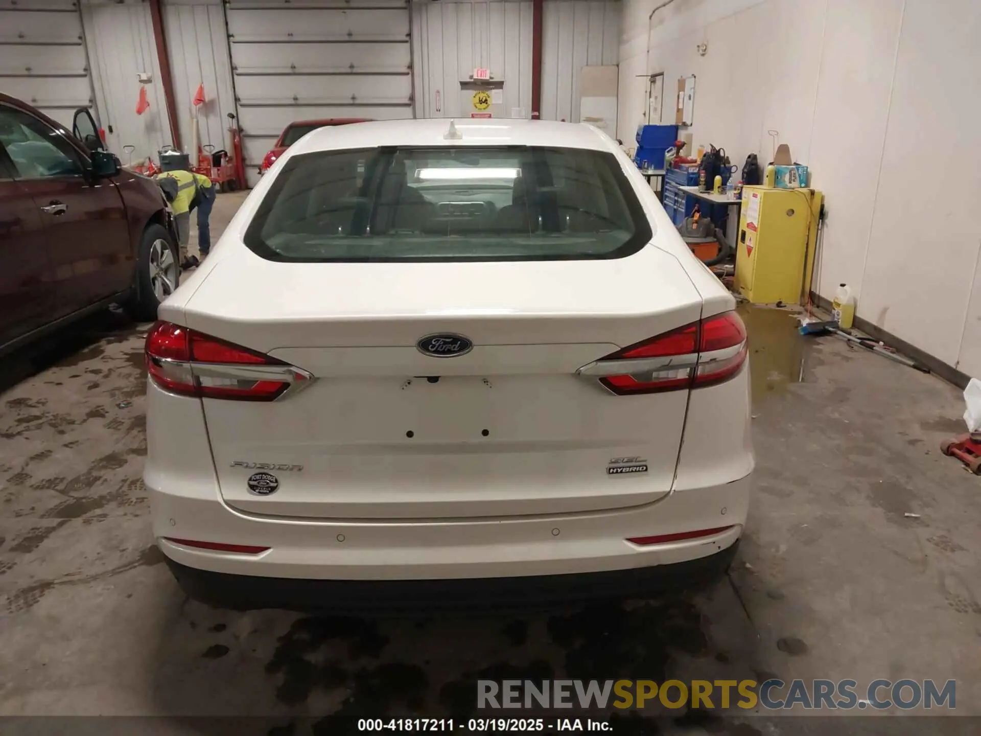 17 Photograph of a damaged car 3FA6P0MU2LR188985 FORD FUSION 2020