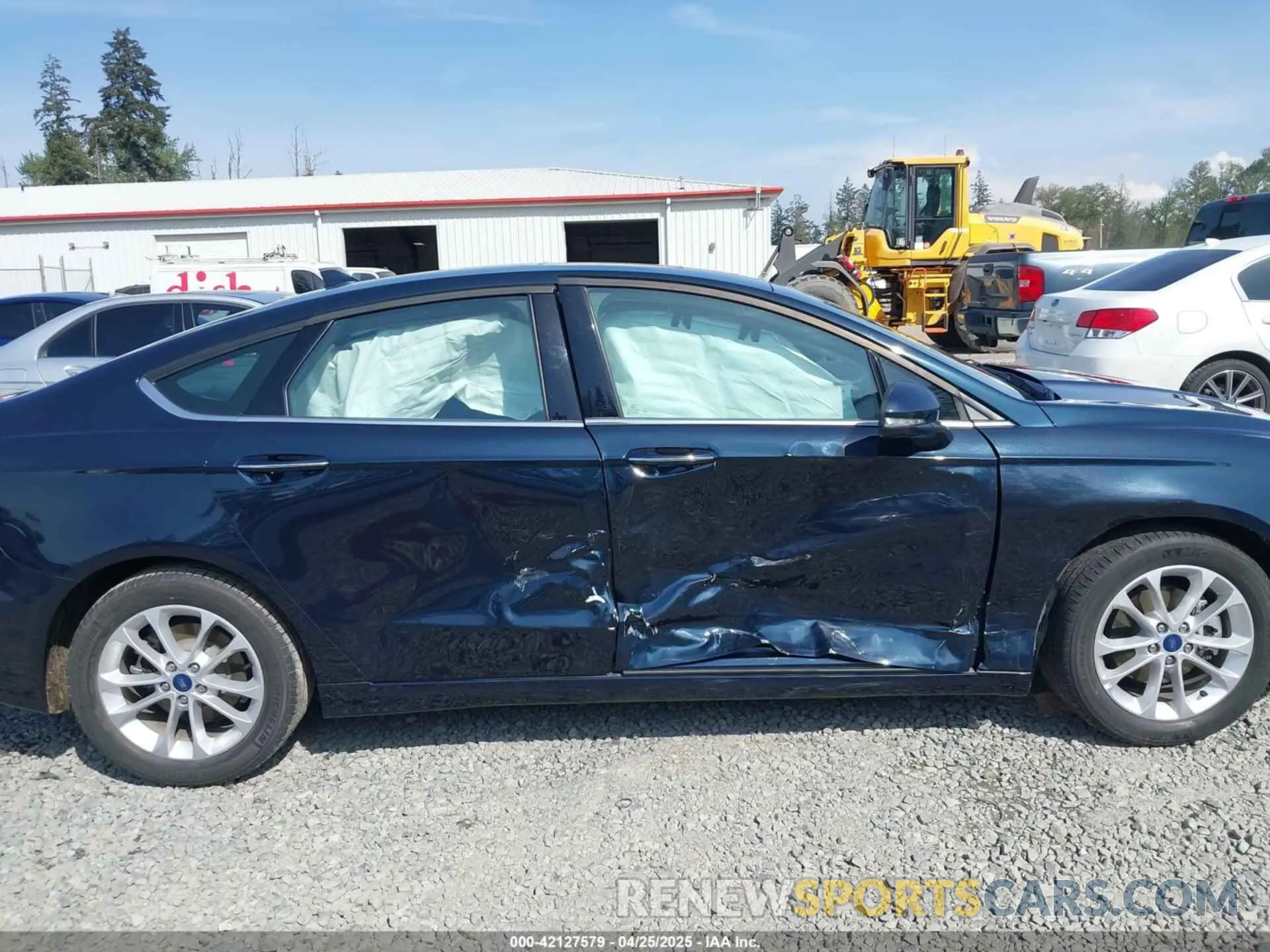 13 Photograph of a damaged car 3FA6P0MU3LR115060 FORD FUSION 2020