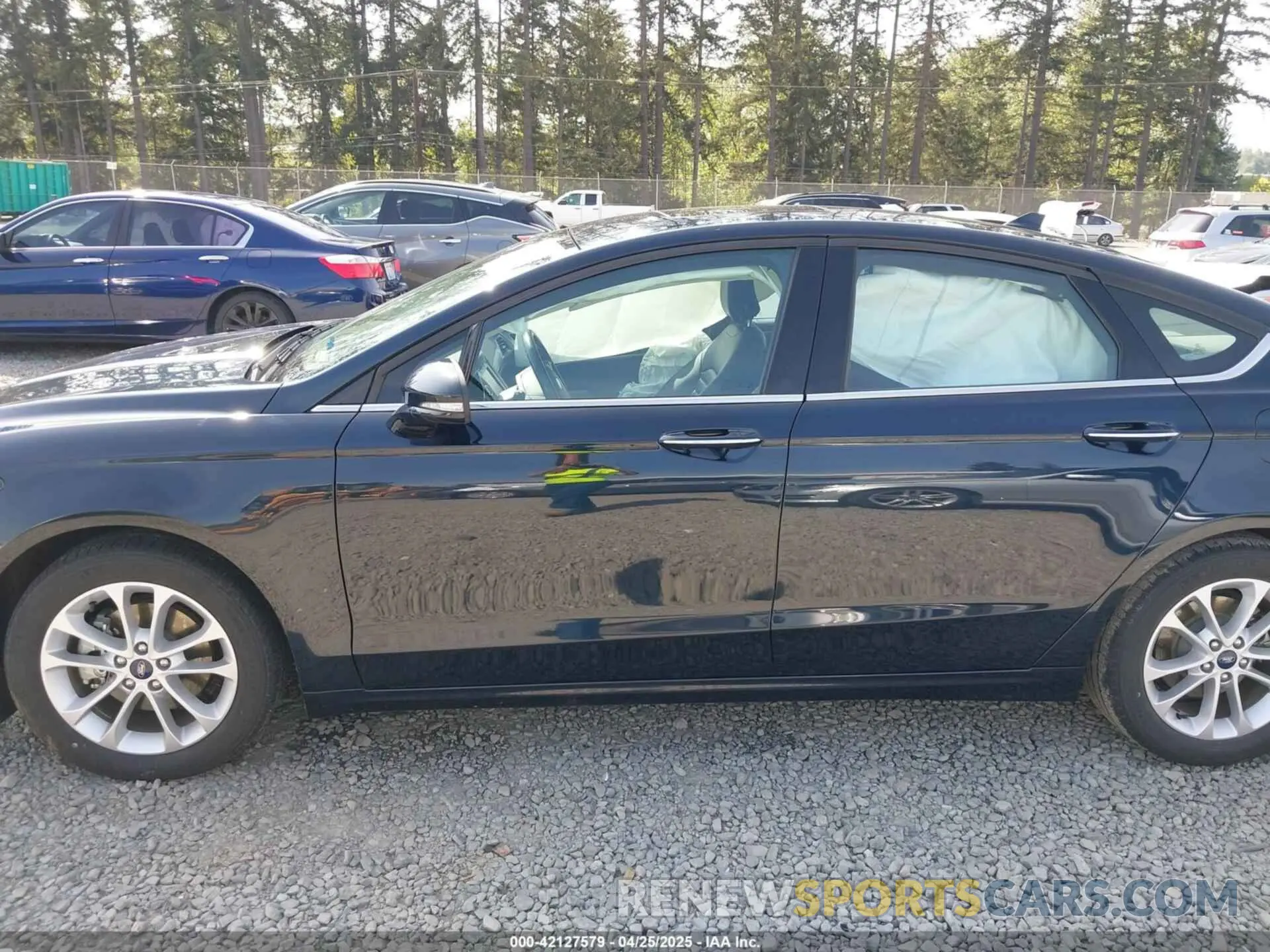 14 Photograph of a damaged car 3FA6P0MU3LR115060 FORD FUSION 2020