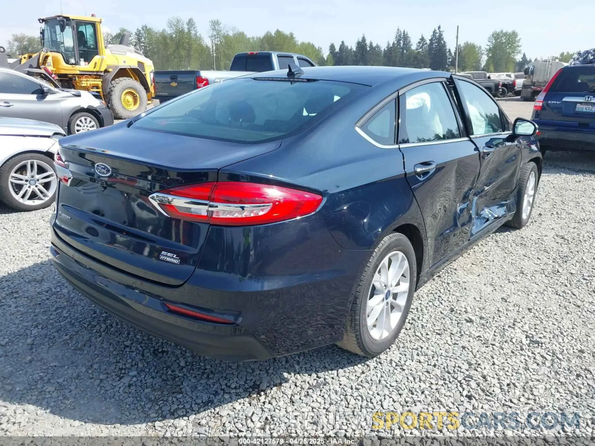 4 Photograph of a damaged car 3FA6P0MU3LR115060 FORD FUSION 2020