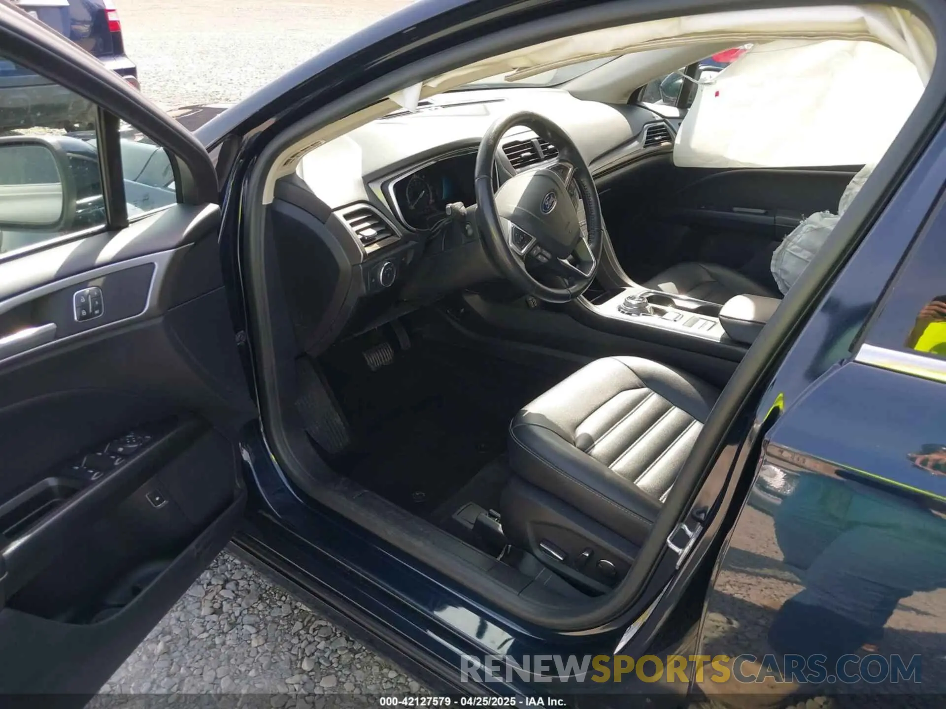 5 Photograph of a damaged car 3FA6P0MU3LR115060 FORD FUSION 2020