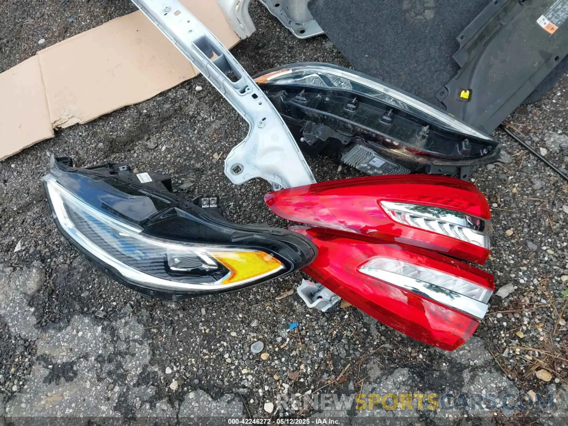12 Photograph of a damaged car 3FA6P0RU6LR234634 FORD FUSION 2020