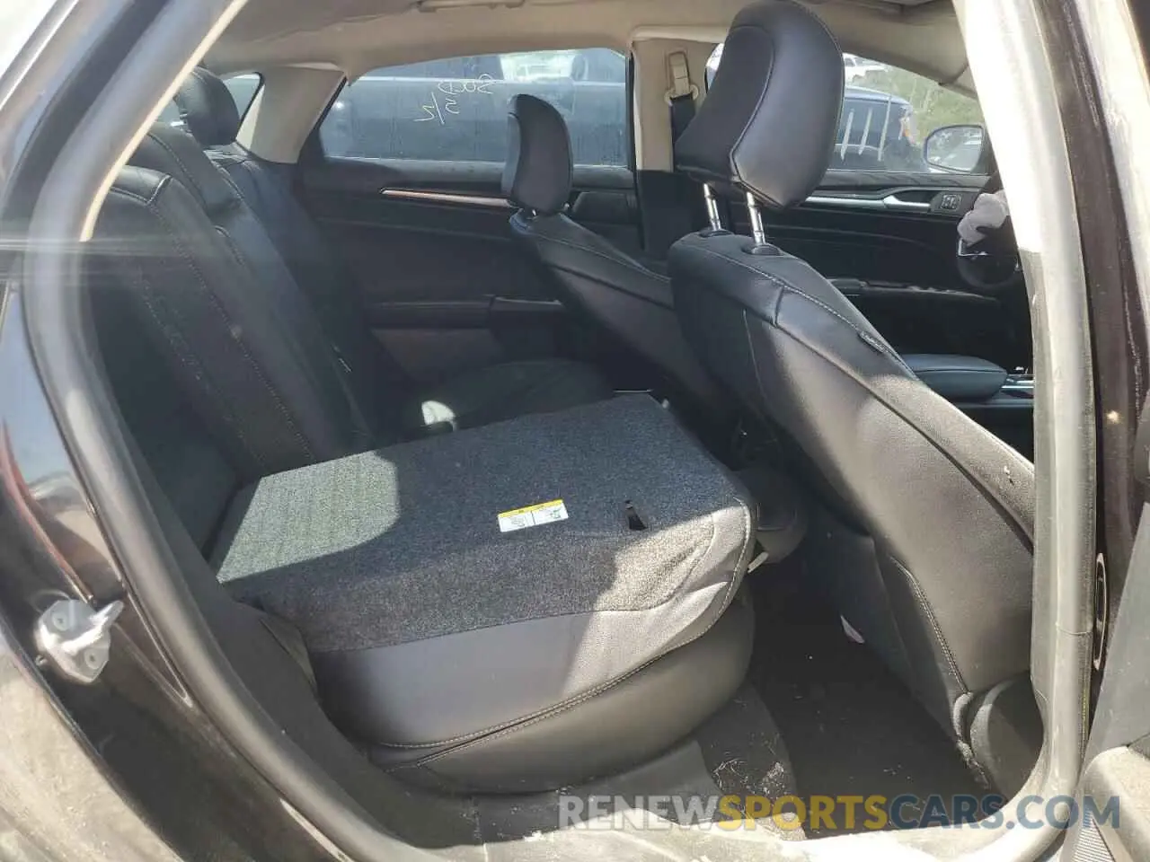 10 Photograph of a damaged car 3FA6P0RU9LR157094 FORD FUSION 2020