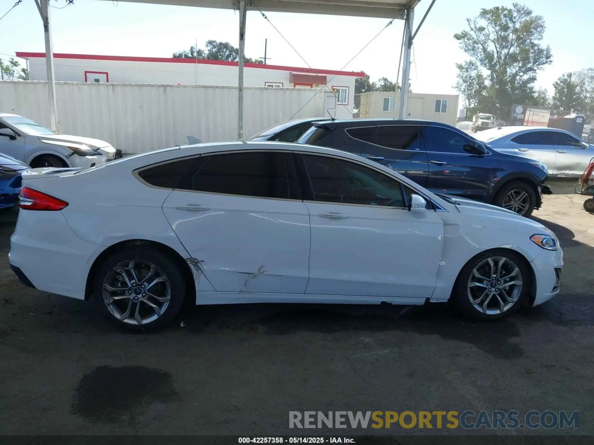 13 Photograph of a damaged car 3FA6P0RU9LR170993 FORD FUSION 2020