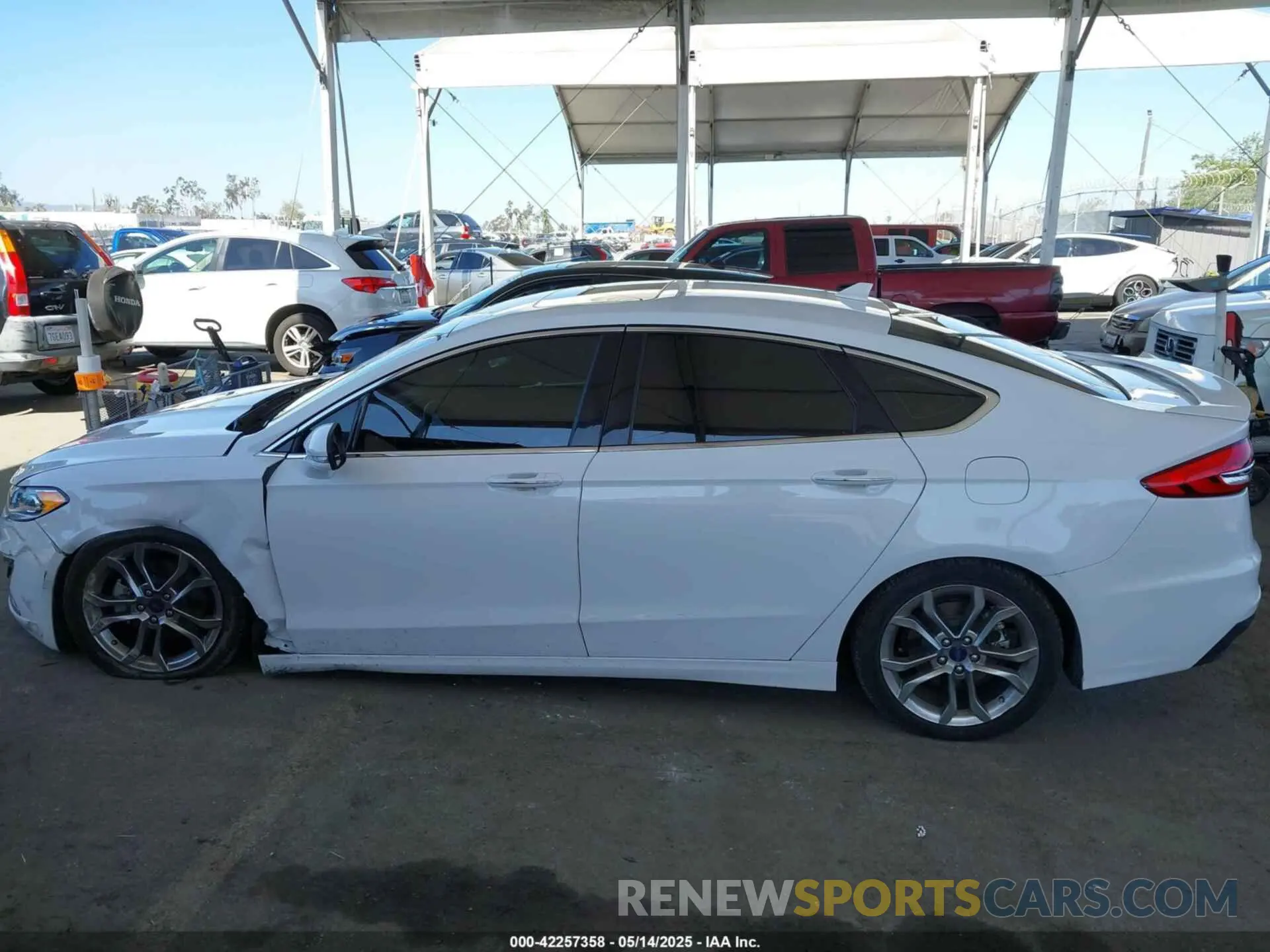 14 Photograph of a damaged car 3FA6P0RU9LR170993 FORD FUSION 2020