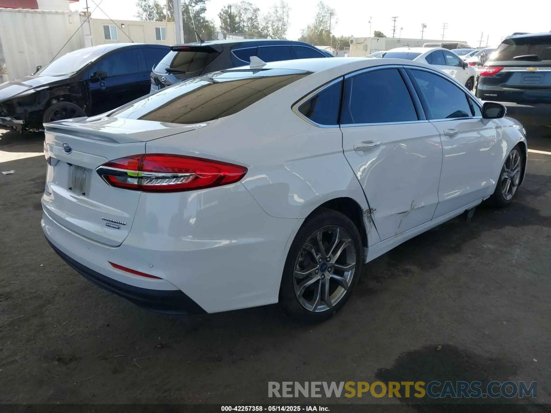 4 Photograph of a damaged car 3FA6P0RU9LR170993 FORD FUSION 2020