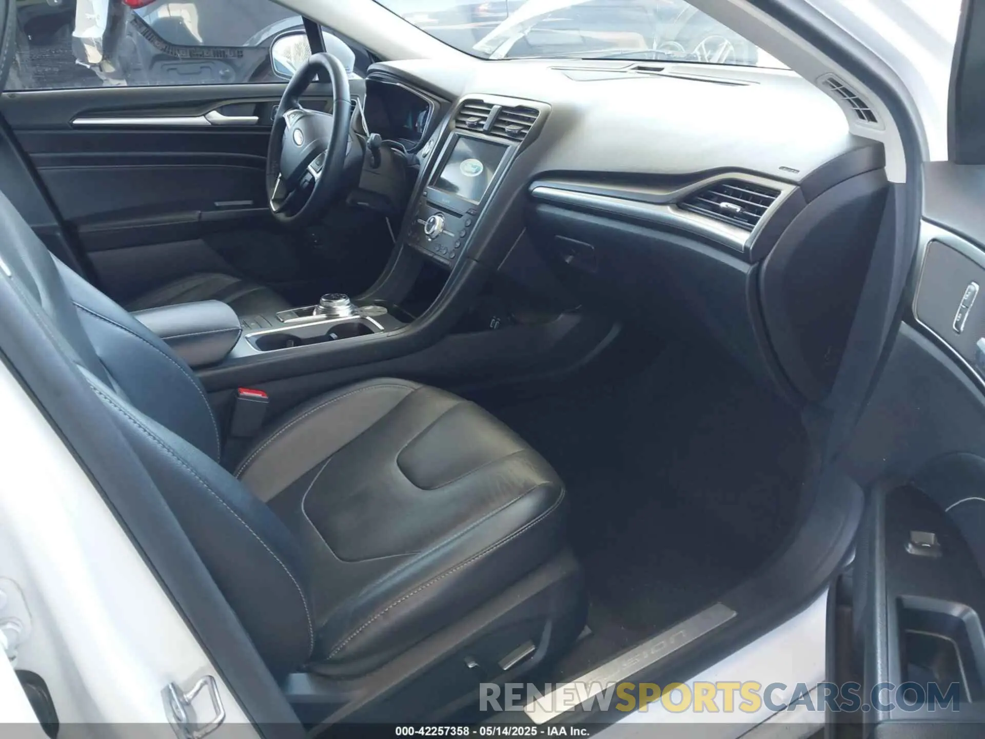 5 Photograph of a damaged car 3FA6P0RU9LR170993 FORD FUSION 2020