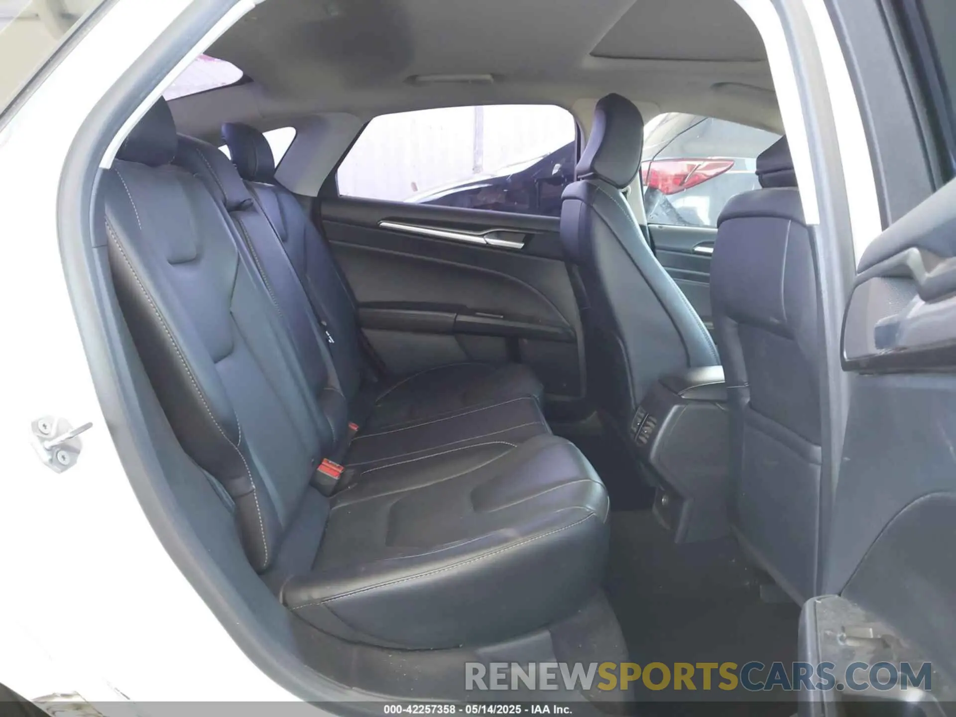 8 Photograph of a damaged car 3FA6P0RU9LR170993 FORD FUSION 2020