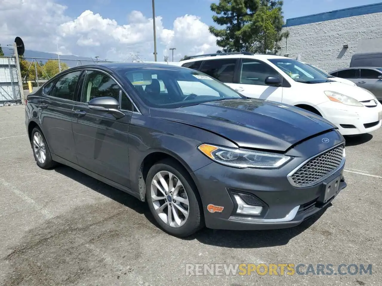 4 Photograph of a damaged car 3FA6P0SU1LR171288 FORD FUSION 2020