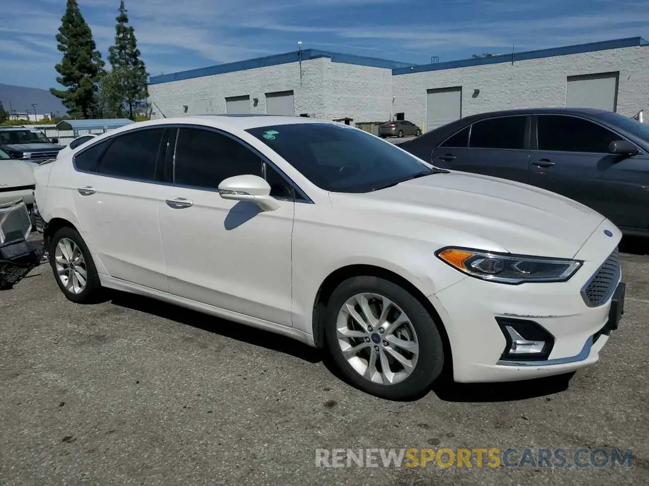 4 Photograph of a damaged car 3FA6P0SU1LR181285 FORD FUSION 2020