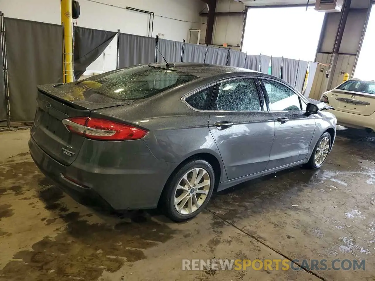 3 Photograph of a damaged car 3FA6P0SU2LR247505 FORD FUSION 2020