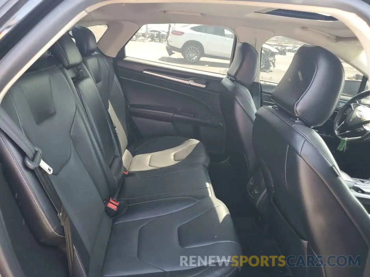 10 Photograph of a damaged car 3FA6P0SU2LR257838 FORD FUSION 2020