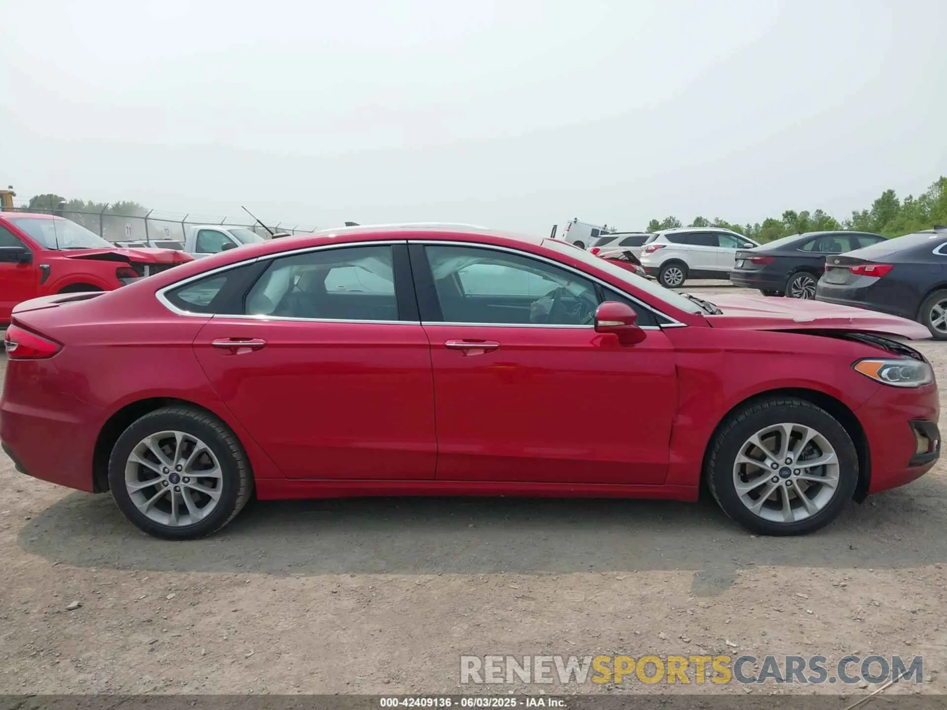 13 Photograph of a damaged car 3FA6P0SU3LR101453 FORD FUSION 2020