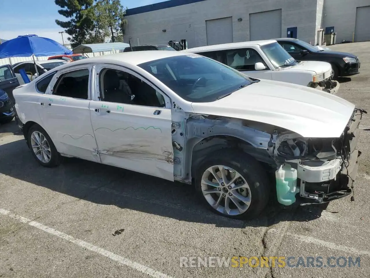 4 Photograph of a damaged car 3FA6P0SU3LR132444 FORD FUSION 2020