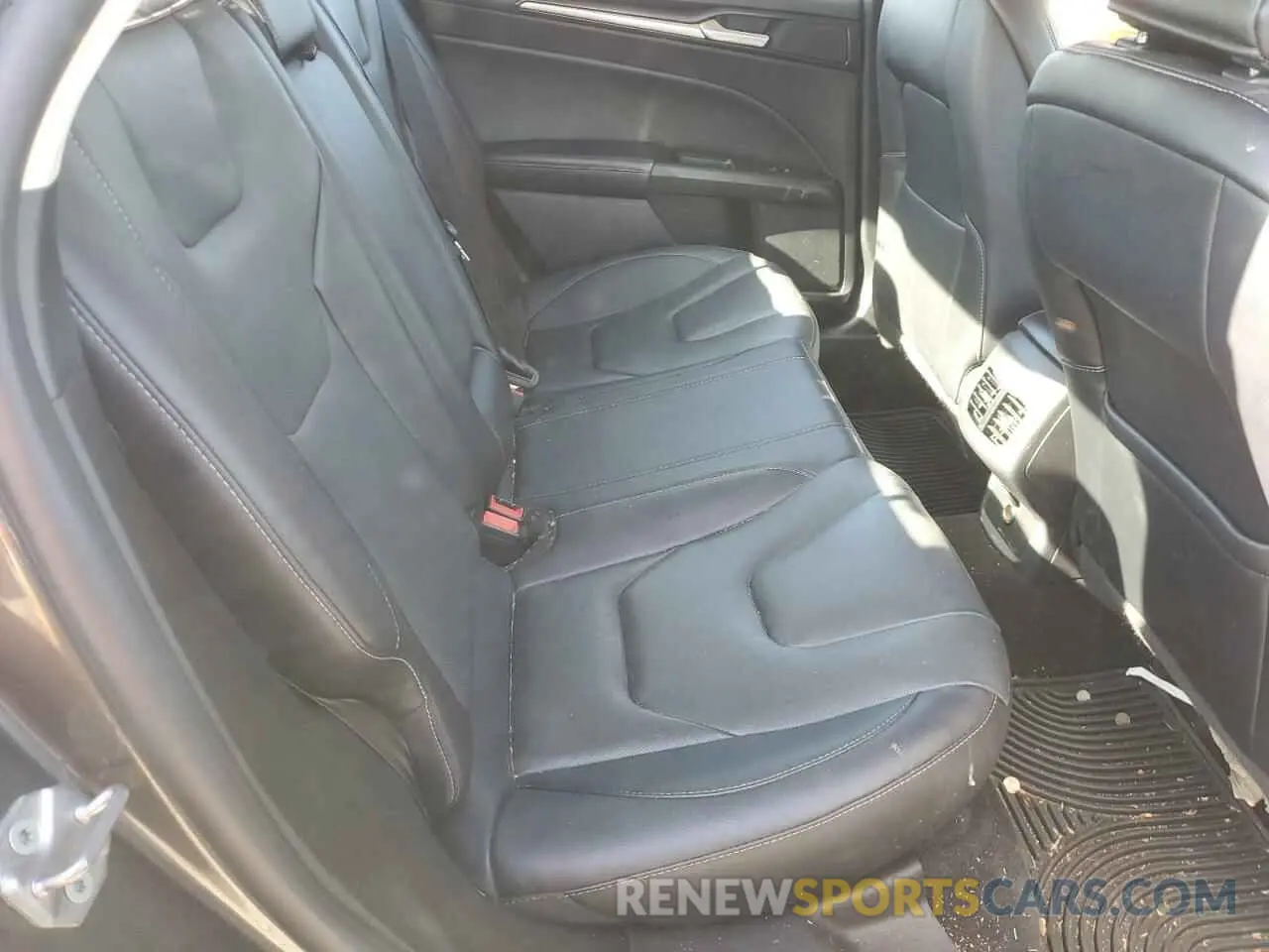 10 Photograph of a damaged car 3FA6P0SU4LR172158 FORD FUSION 2020