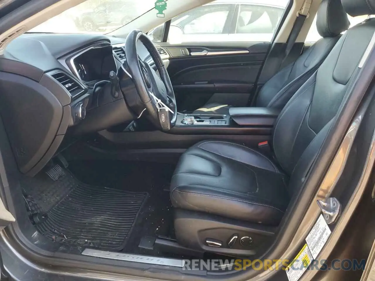 7 Photograph of a damaged car 3FA6P0SU4LR172158 FORD FUSION 2020