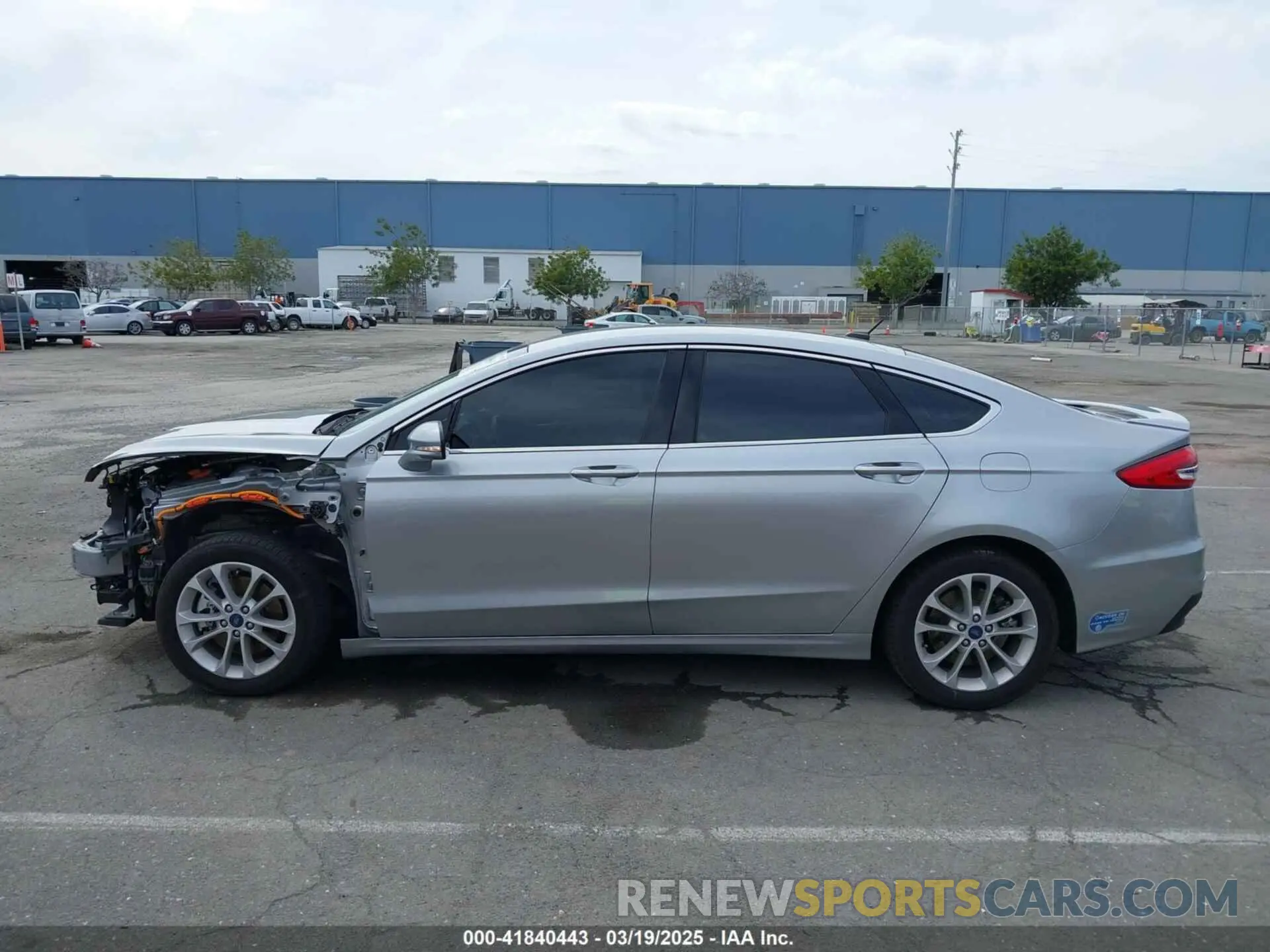 15 Photograph of a damaged car 3FA6P0SU4LR260496 FORD FUSION 2020