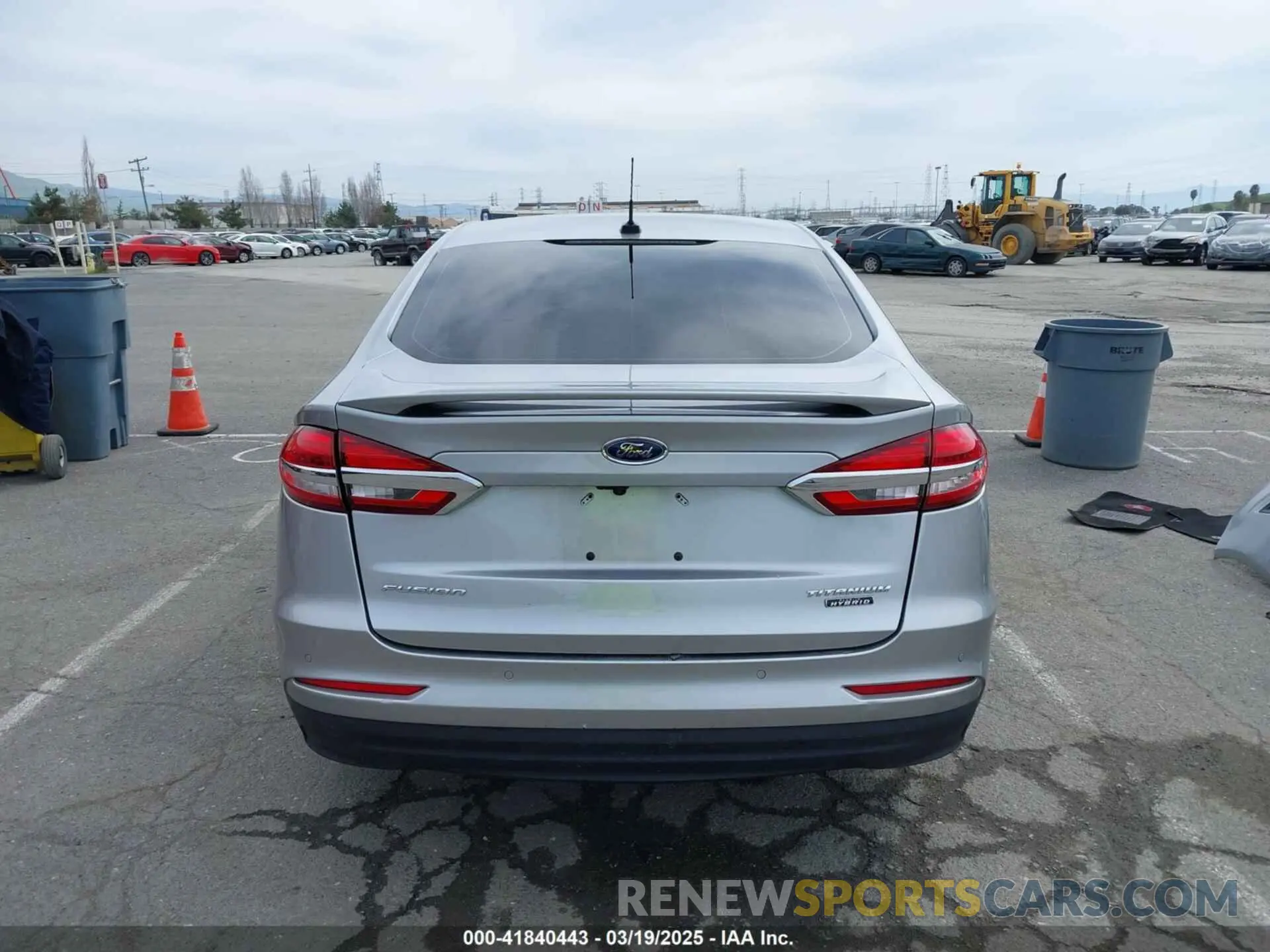 17 Photograph of a damaged car 3FA6P0SU4LR260496 FORD FUSION 2020