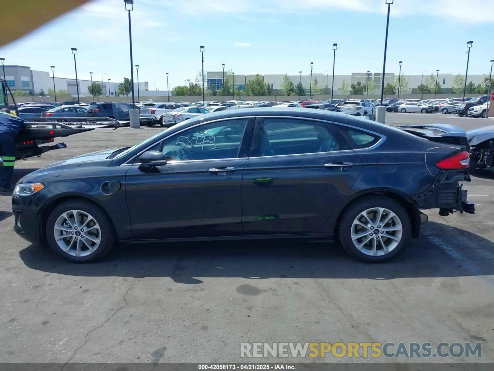 15 Photograph of a damaged car 3FA6P0SU5LR113104 FORD FUSION 2020