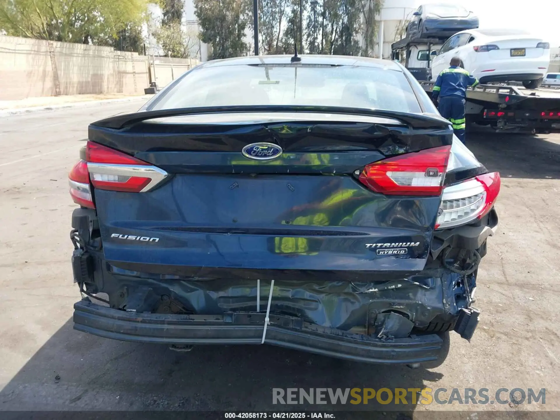 17 Photograph of a damaged car 3FA6P0SU5LR113104 FORD FUSION 2020