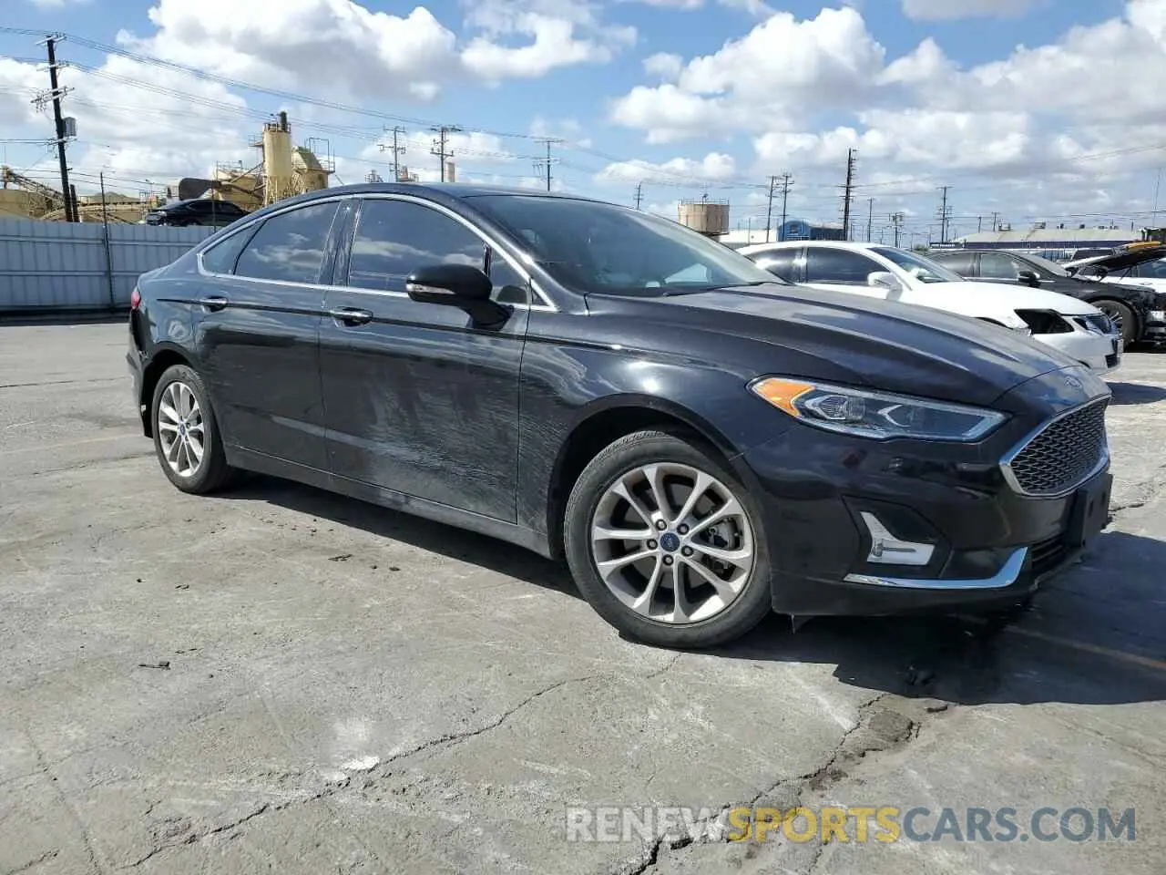 4 Photograph of a damaged car 3FA6P0SU5LR132512 FORD FUSION 2020