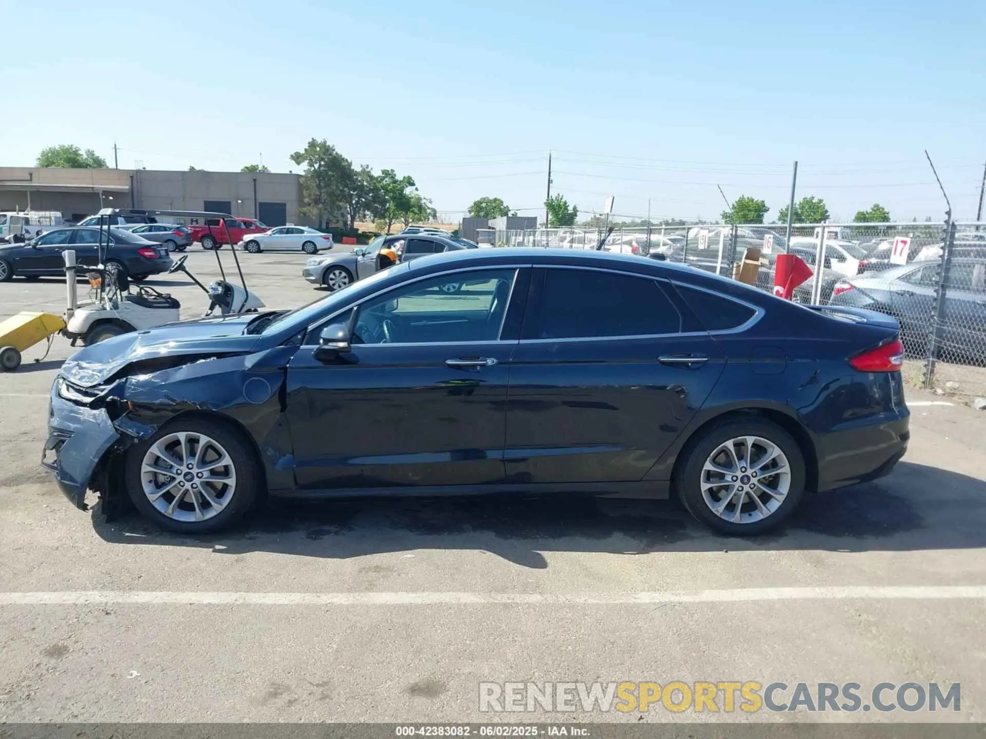 14 Photograph of a damaged car 3FA6P0SU7LR114156 FORD FUSION 2020