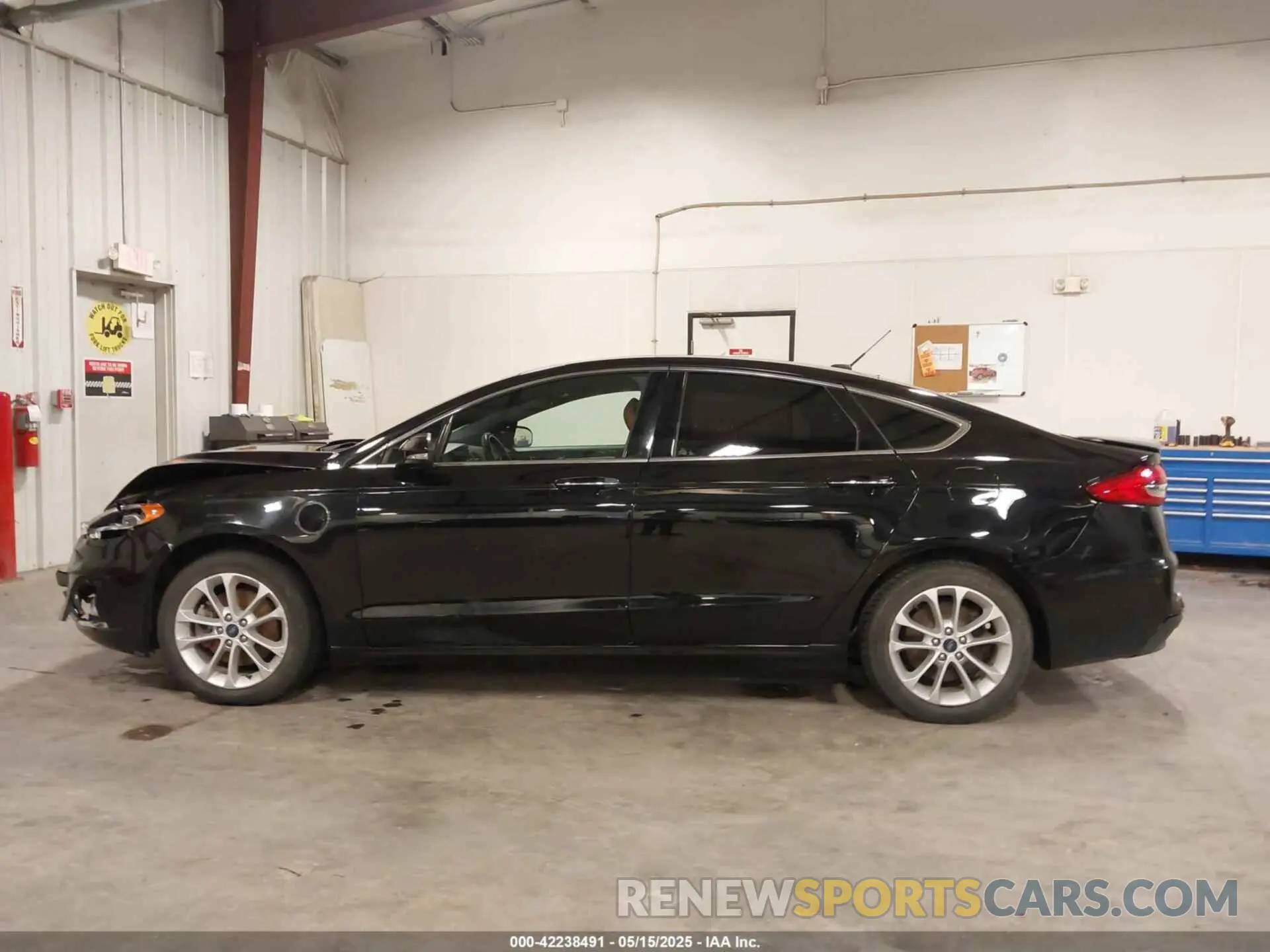 14 Photograph of a damaged car 3FA6P0SU8LR119429 FORD FUSION 2020