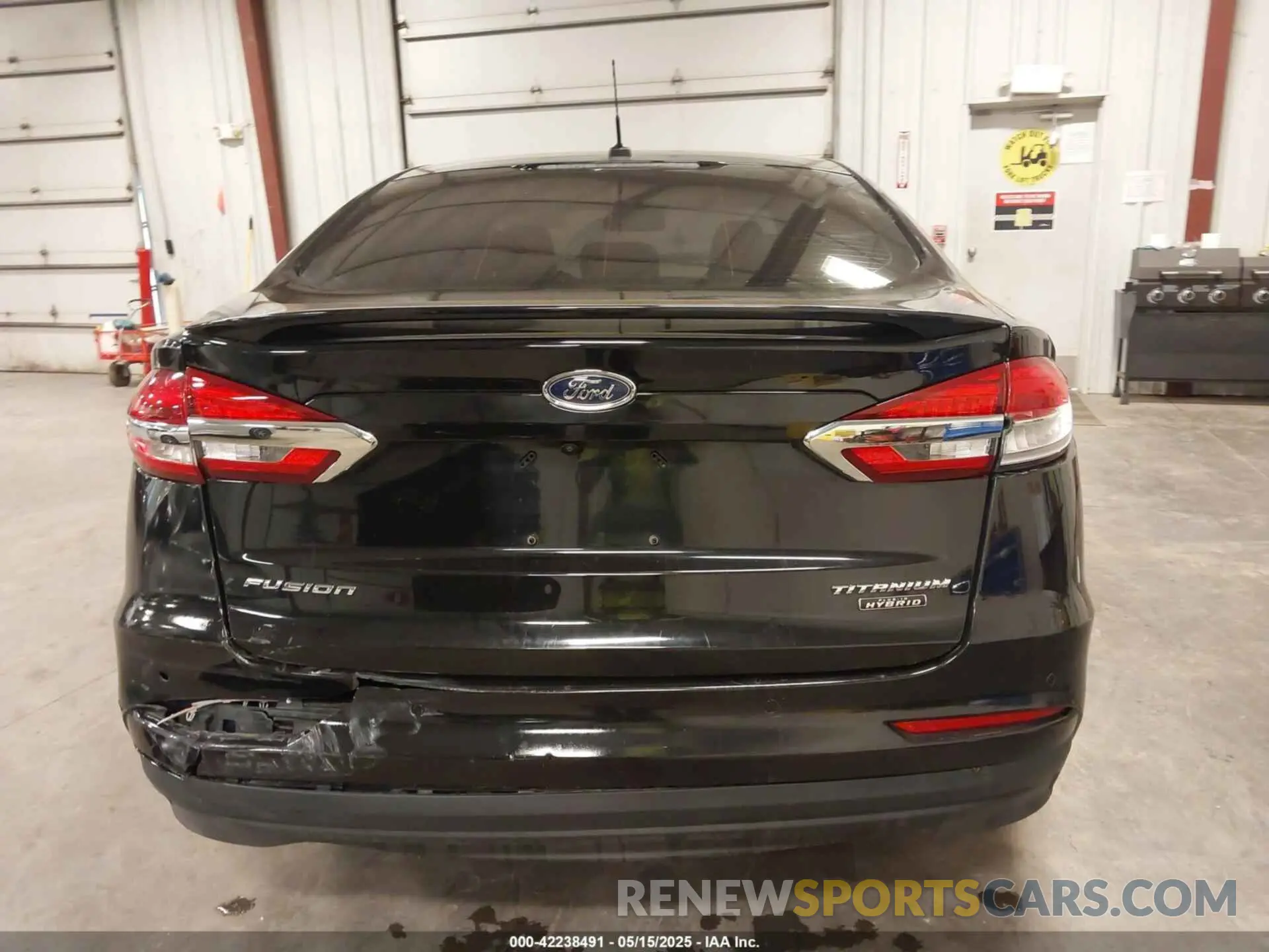 16 Photograph of a damaged car 3FA6P0SU8LR119429 FORD FUSION 2020