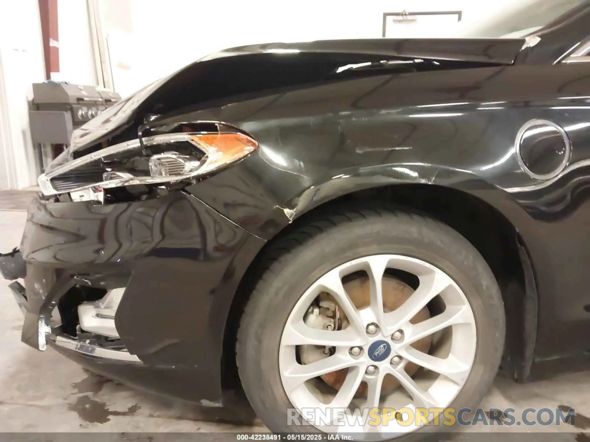 17 Photograph of a damaged car 3FA6P0SU8LR119429 FORD FUSION 2020