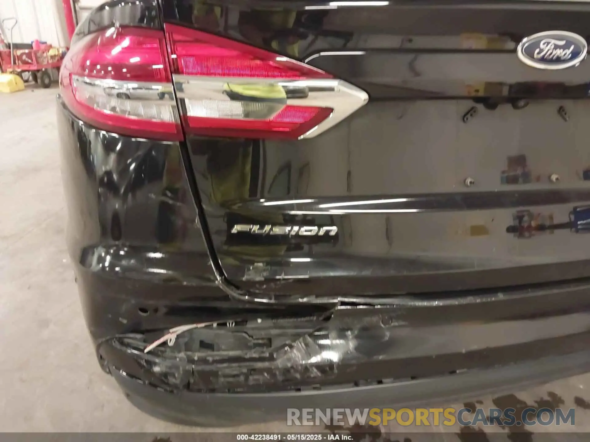 18 Photograph of a damaged car 3FA6P0SU8LR119429 FORD FUSION 2020