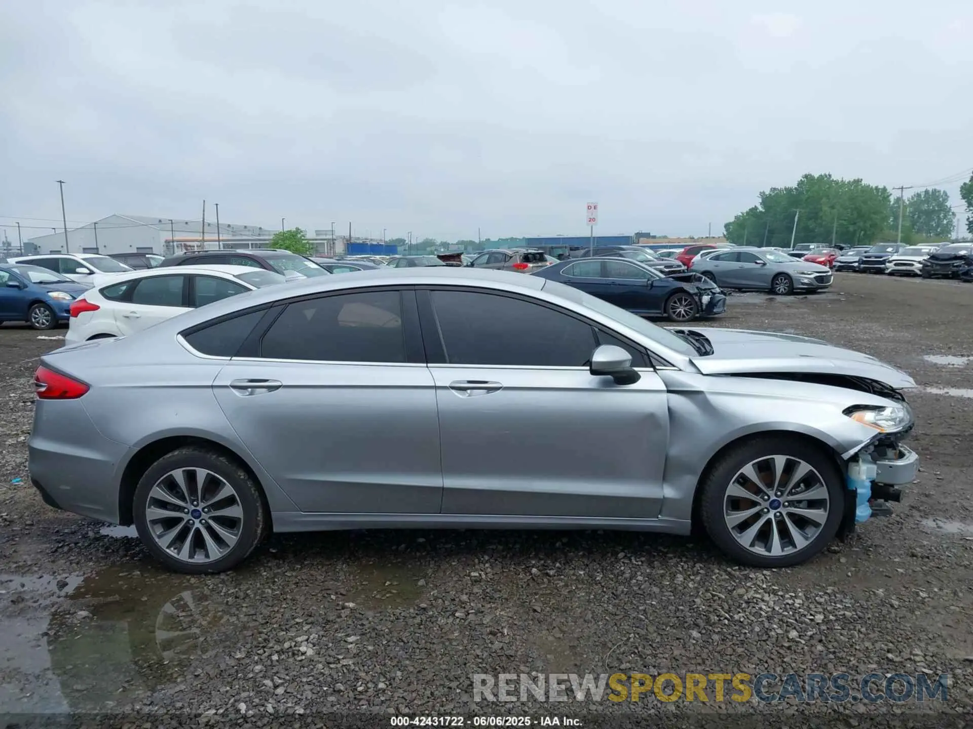 13 Photograph of a damaged car 3FA6P0T93LR120739 FORD FUSION 2020