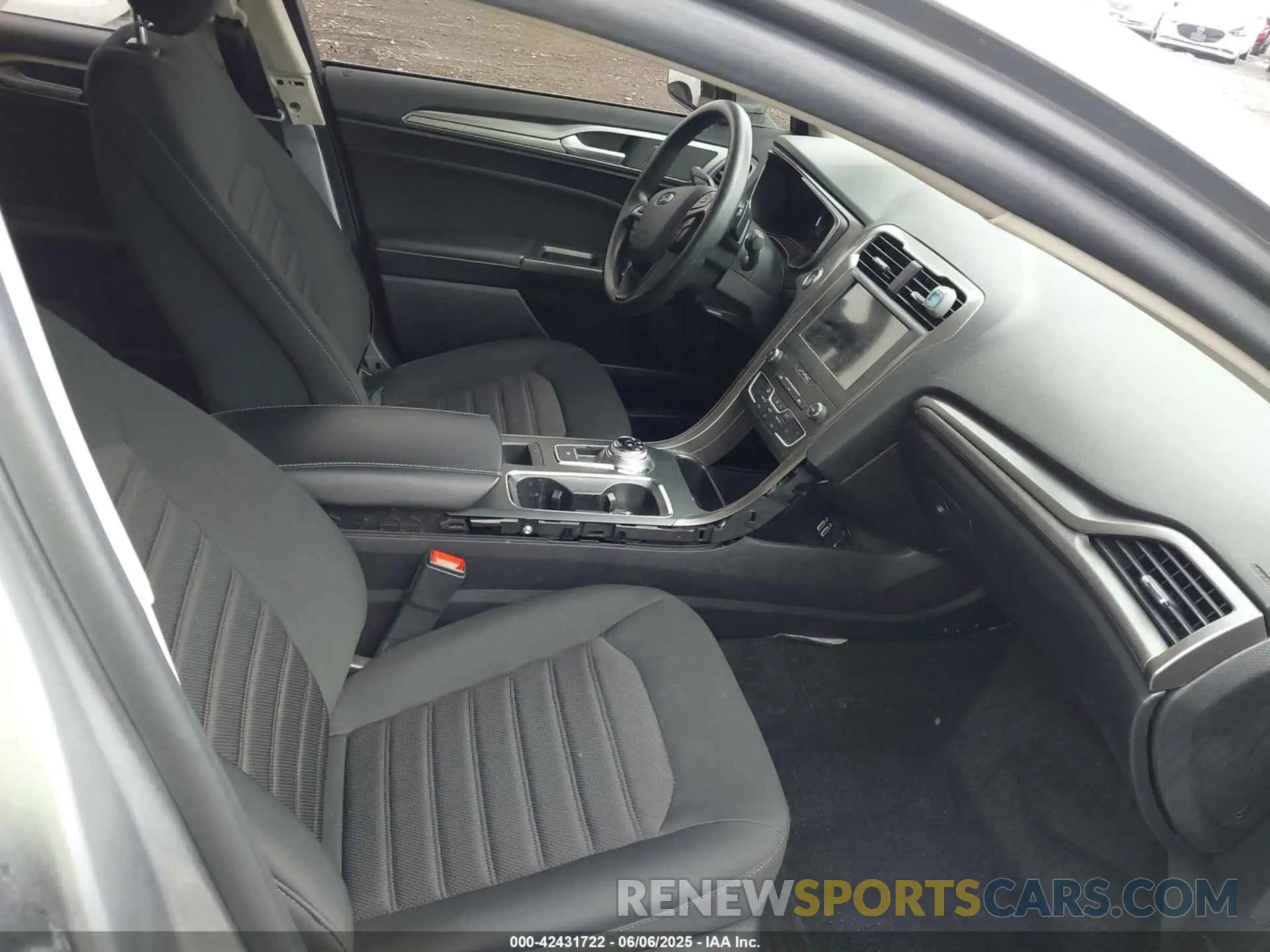 5 Photograph of a damaged car 3FA6P0T93LR120739 FORD FUSION 2020