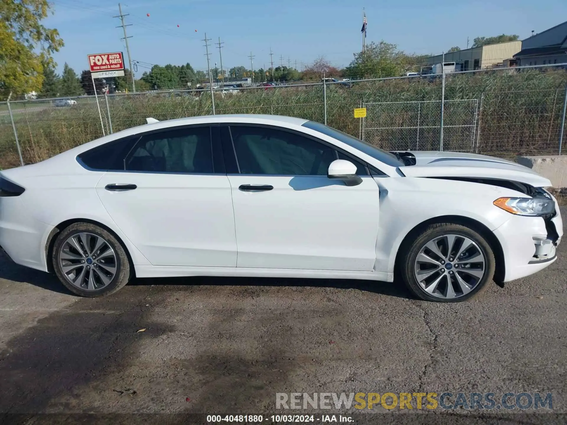13 Photograph of a damaged car 3FA6P0T93LR247572 FORD FUSION 2020