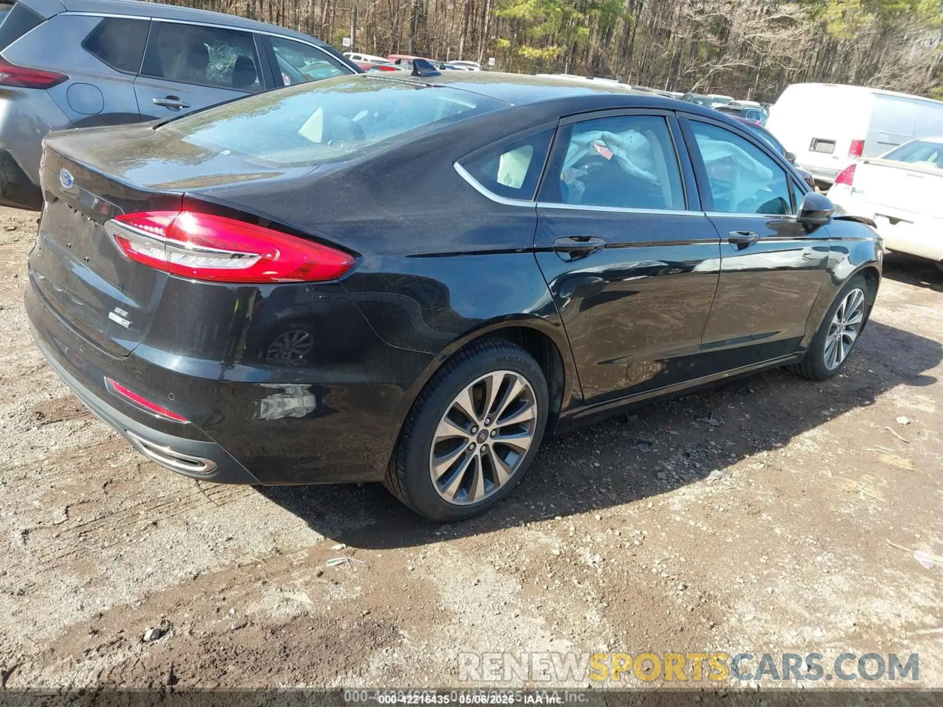 4 Photograph of a damaged car 3FA6P0T96LR180613 FORD FUSION 2020