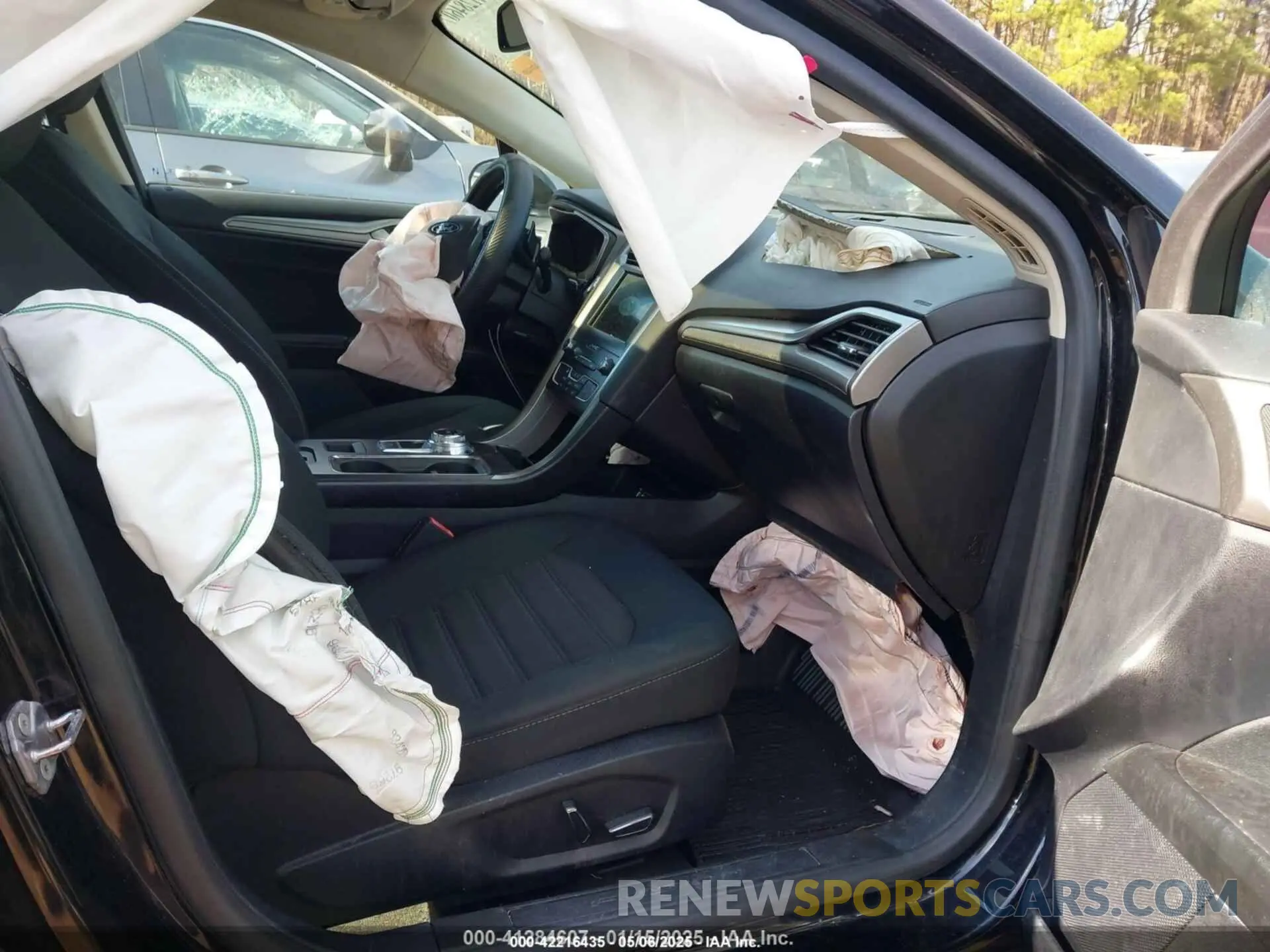 5 Photograph of a damaged car 3FA6P0T96LR180613 FORD FUSION 2020