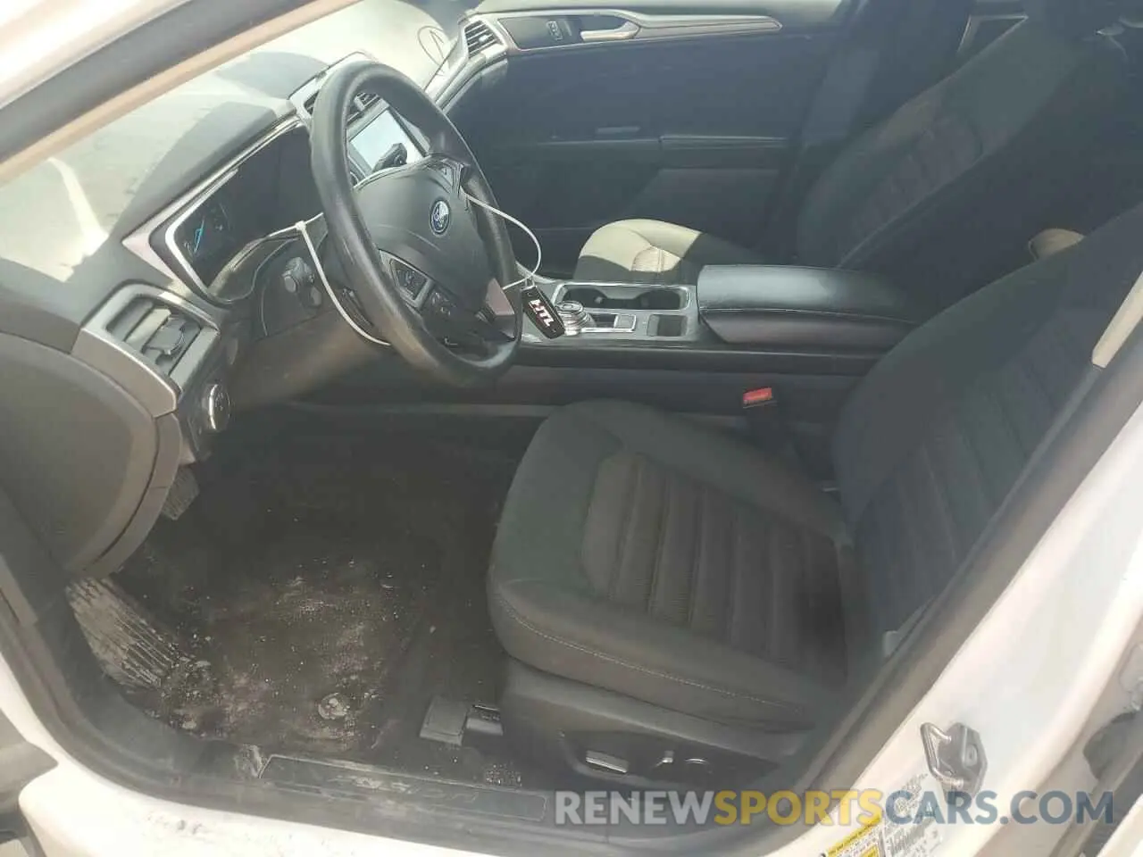 7 Photograph of a damaged car 3FA6P0T96LR199968 FORD FUSION 2020