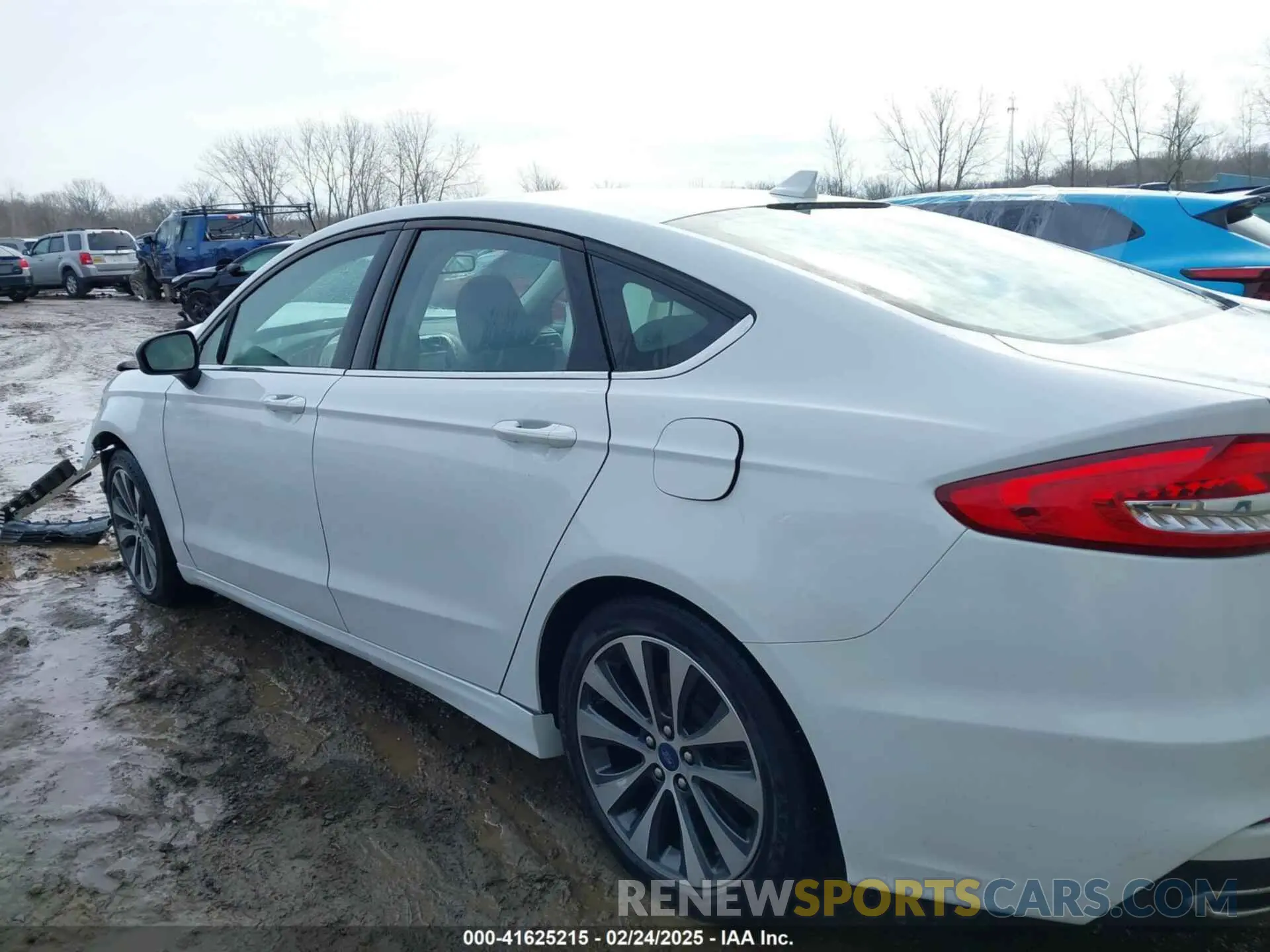 15 Photograph of a damaged car 3FA6P0T9XLR242238 FORD FUSION 2020