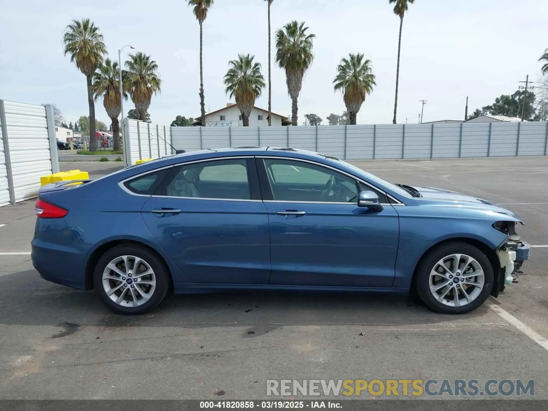 14 Photograph of a damaged car 3FA6P0SU1KR252340 FORD FUSION ENERGI 2019