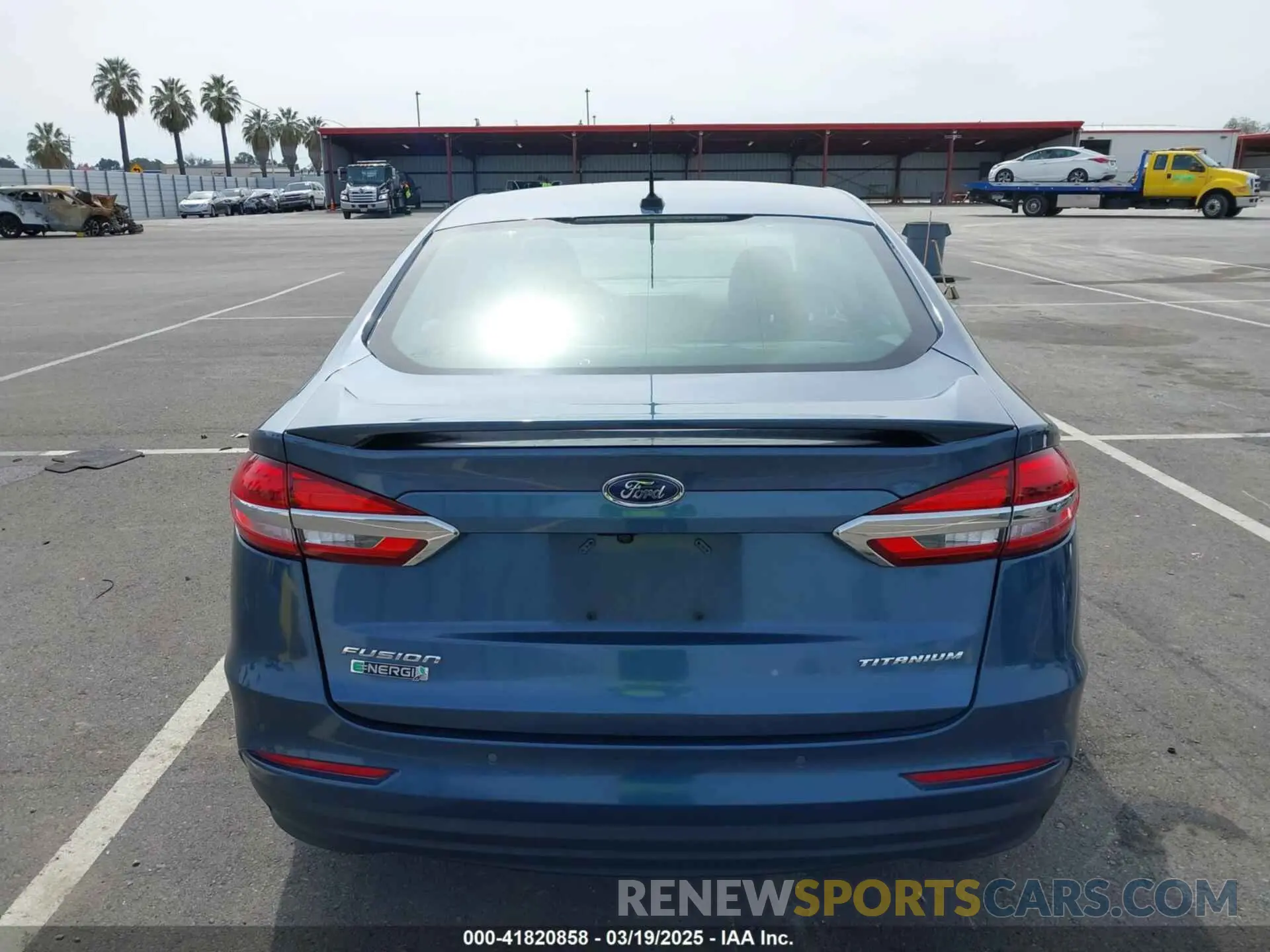 17 Photograph of a damaged car 3FA6P0SU1KR252340 FORD FUSION ENERGI 2019