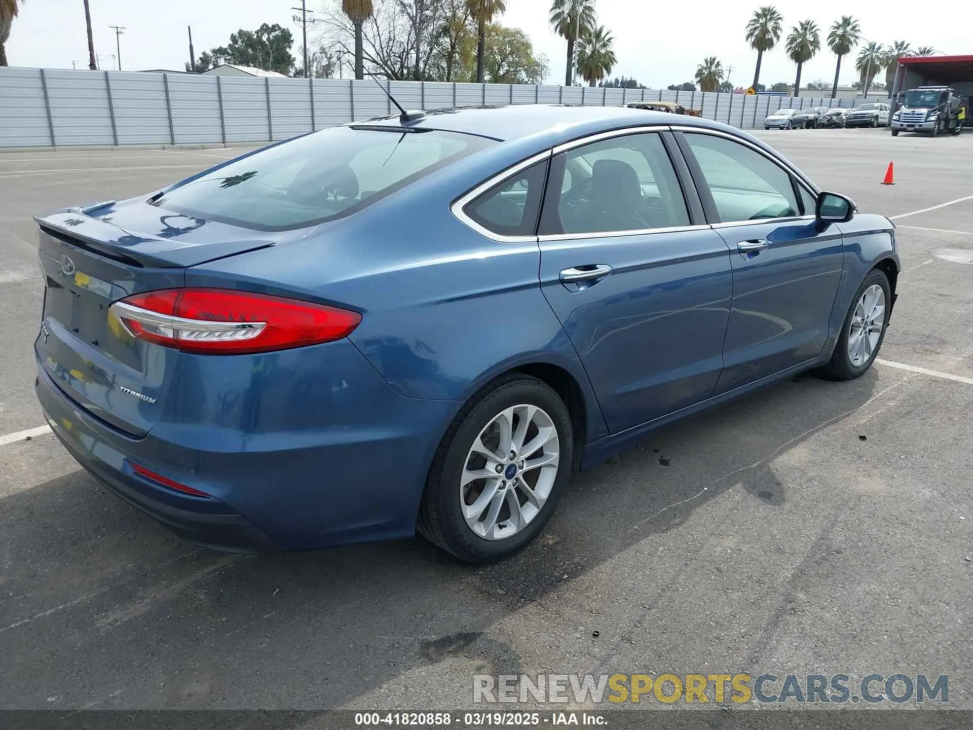 4 Photograph of a damaged car 3FA6P0SU1KR252340 FORD FUSION ENERGI 2019