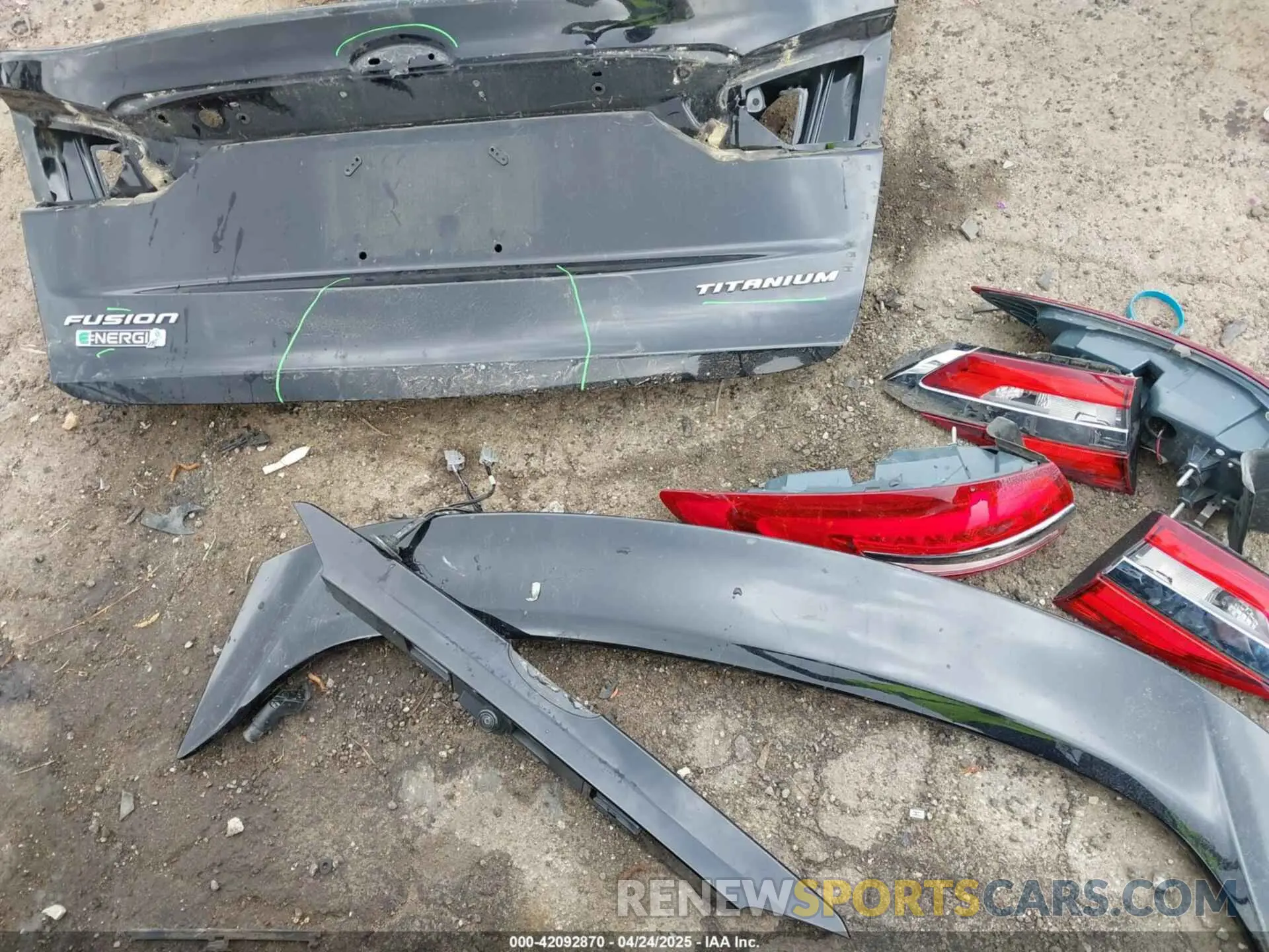 12 Photograph of a damaged car 3FA6P0SU1KR285161 FORD FUSION ENERGI 2019