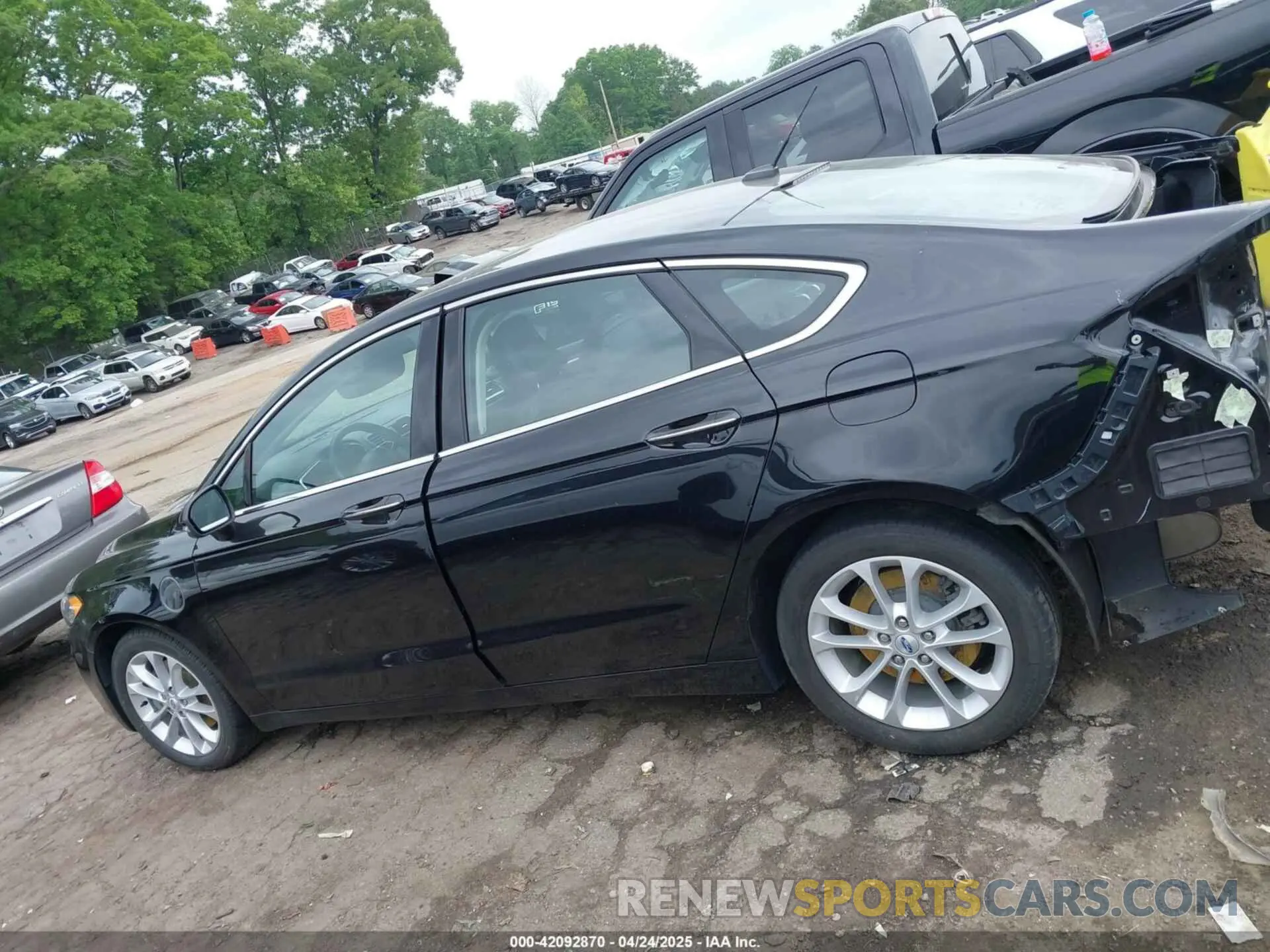 15 Photograph of a damaged car 3FA6P0SU1KR285161 FORD FUSION ENERGI 2019