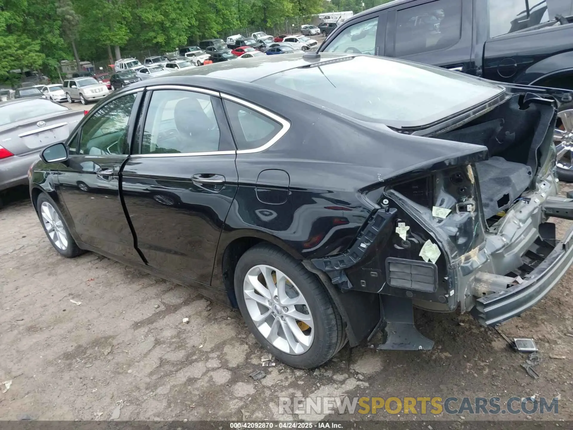 3 Photograph of a damaged car 3FA6P0SU1KR285161 FORD FUSION ENERGI 2019