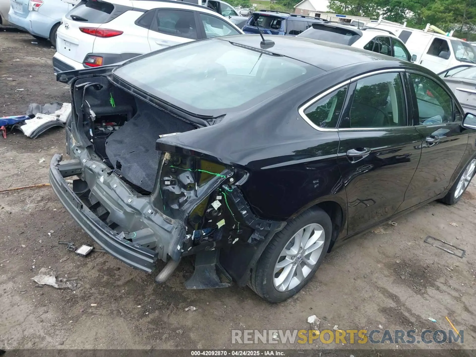 4 Photograph of a damaged car 3FA6P0SU1KR285161 FORD FUSION ENERGI 2019