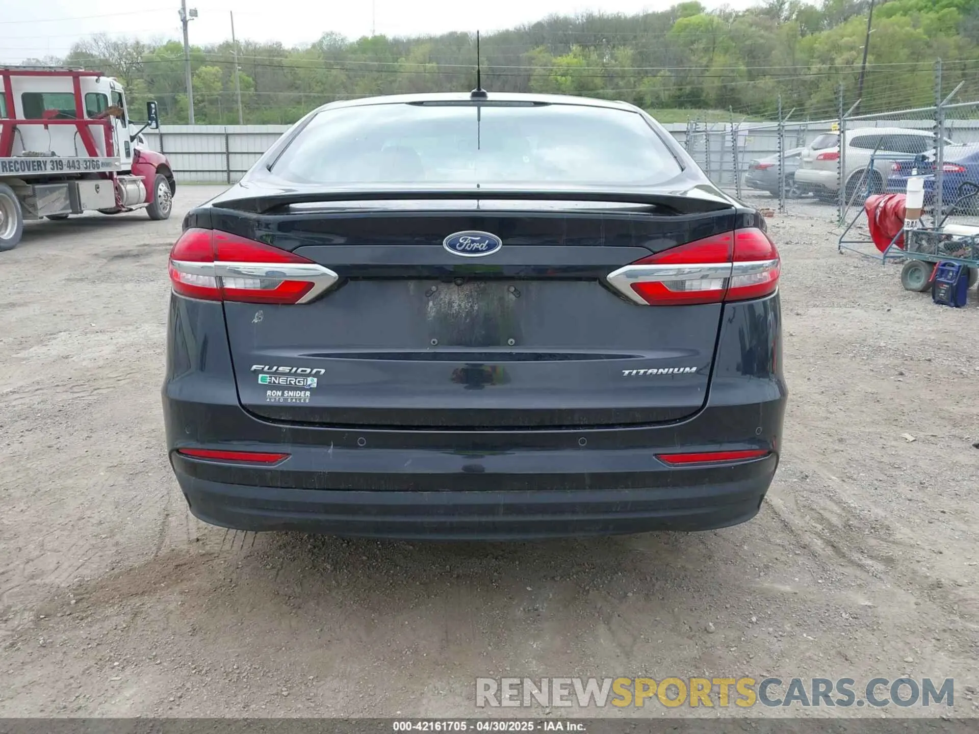 16 Photograph of a damaged car 3FA6P0SU3KR284979 FORD FUSION ENERGI 2019
