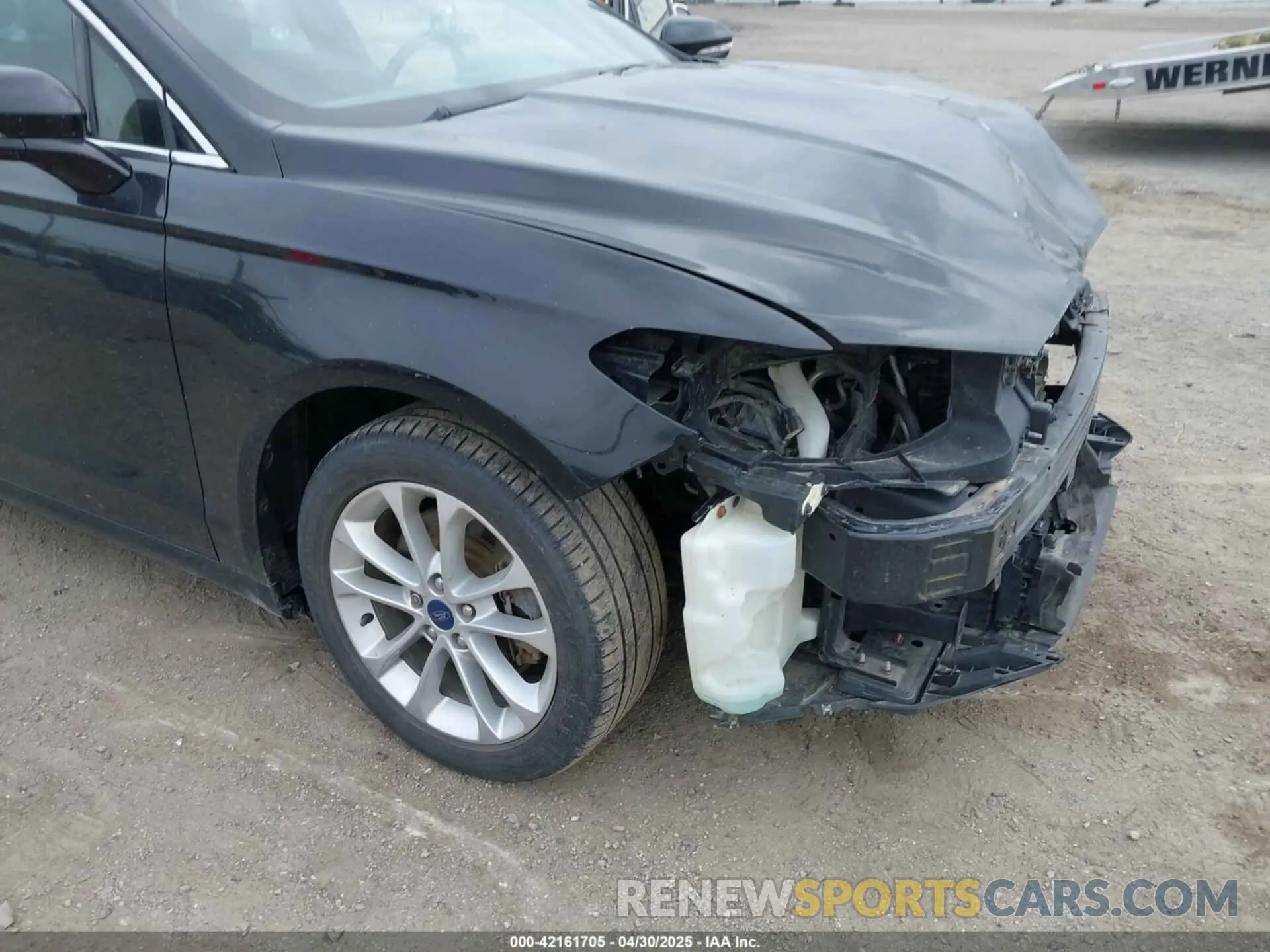 18 Photograph of a damaged car 3FA6P0SU3KR284979 FORD FUSION ENERGI 2019