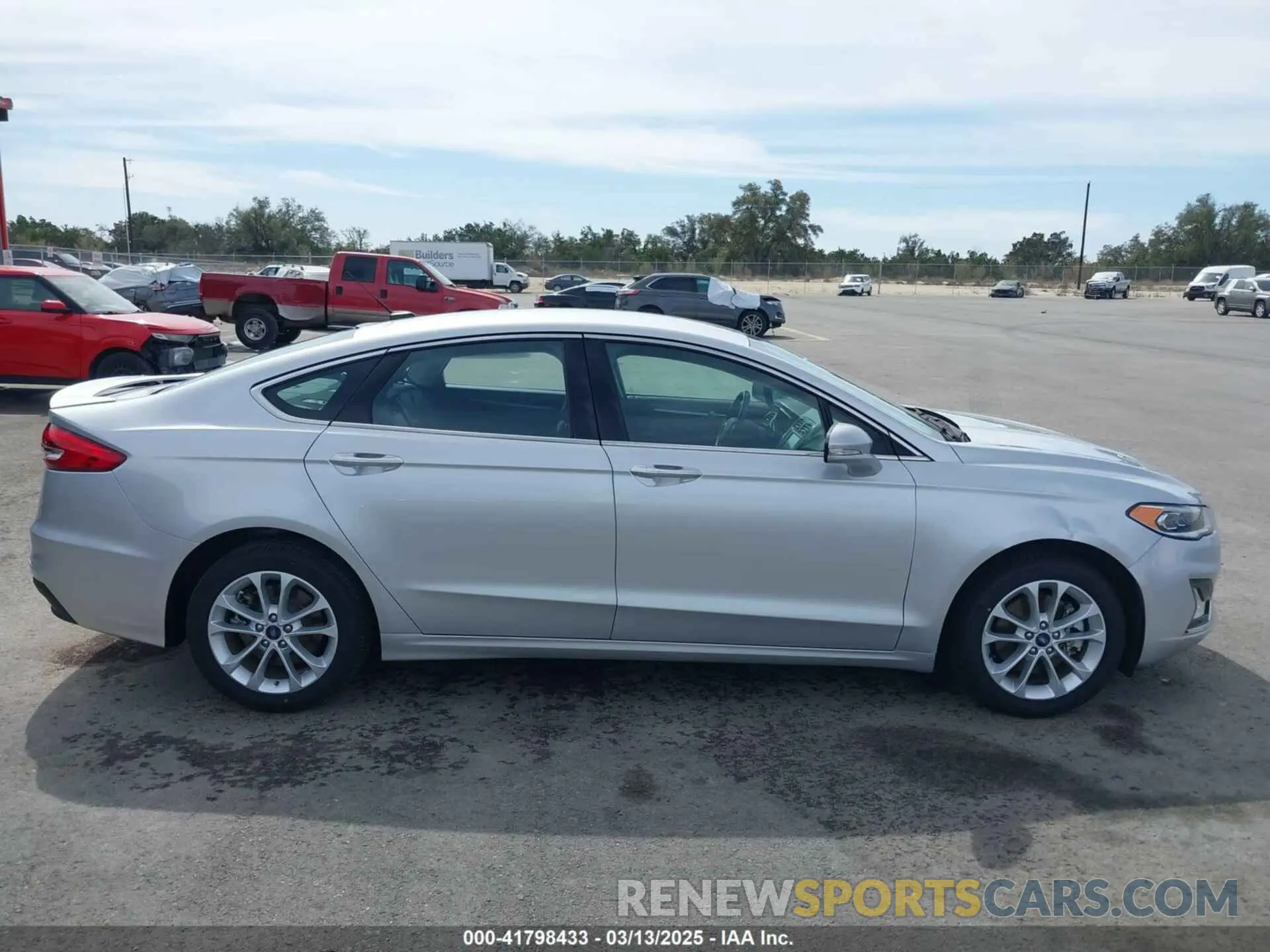 13 Photograph of a damaged car 3FA6P0SU5KR228638 FORD FUSION ENERGI 2019