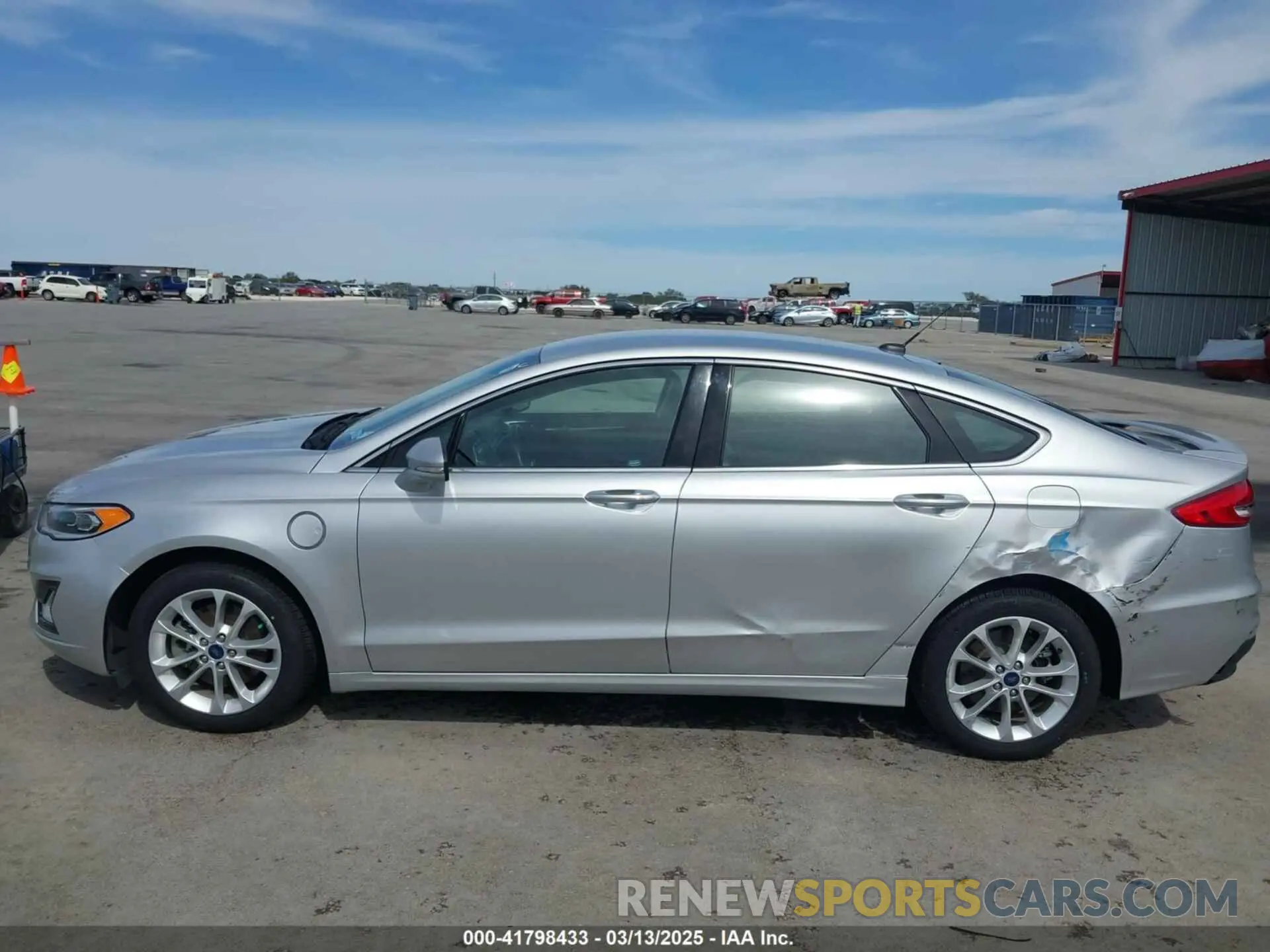14 Photograph of a damaged car 3FA6P0SU5KR228638 FORD FUSION ENERGI 2019