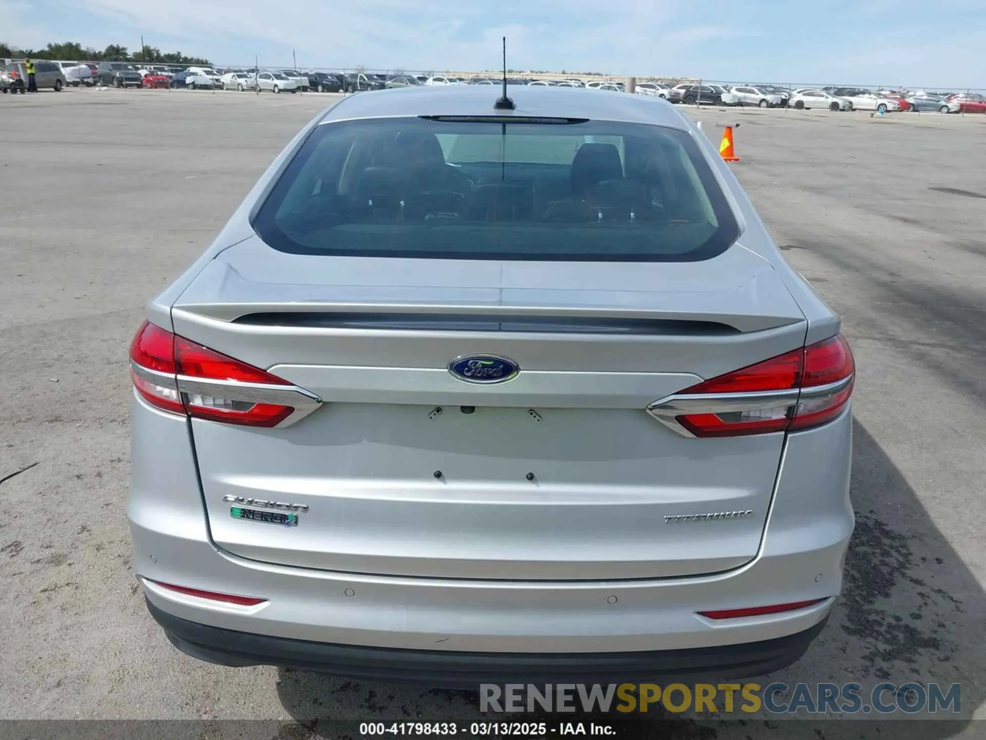 16 Photograph of a damaged car 3FA6P0SU5KR228638 FORD FUSION ENERGI 2019