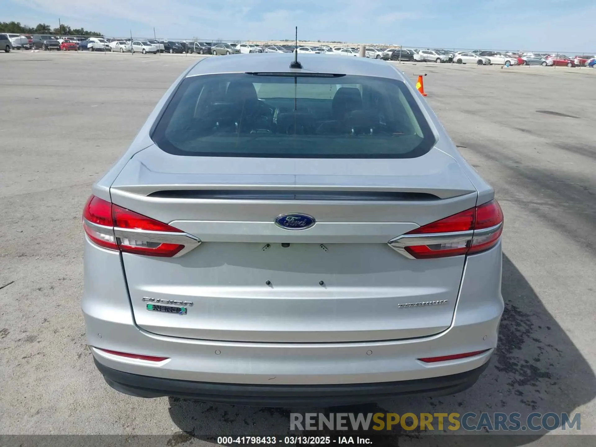 18 Photograph of a damaged car 3FA6P0SU5KR228638 FORD FUSION ENERGI 2019
